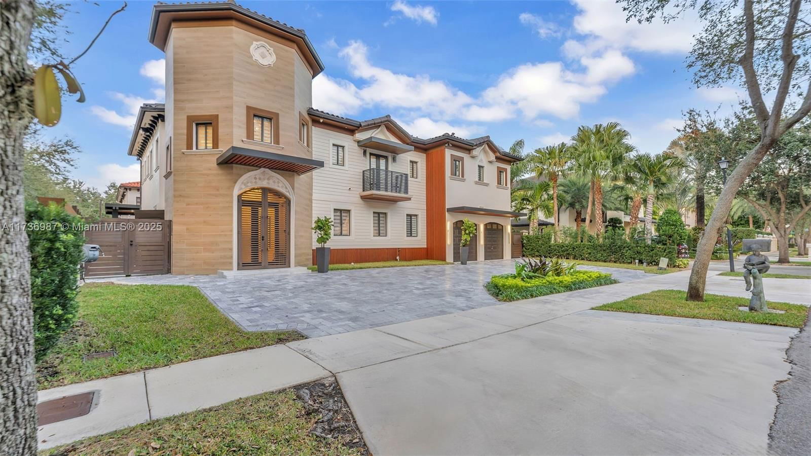 Real estate property located at 7813 165th st, Miami-dade, Castles At West Lakes, Miami Lakes, FL