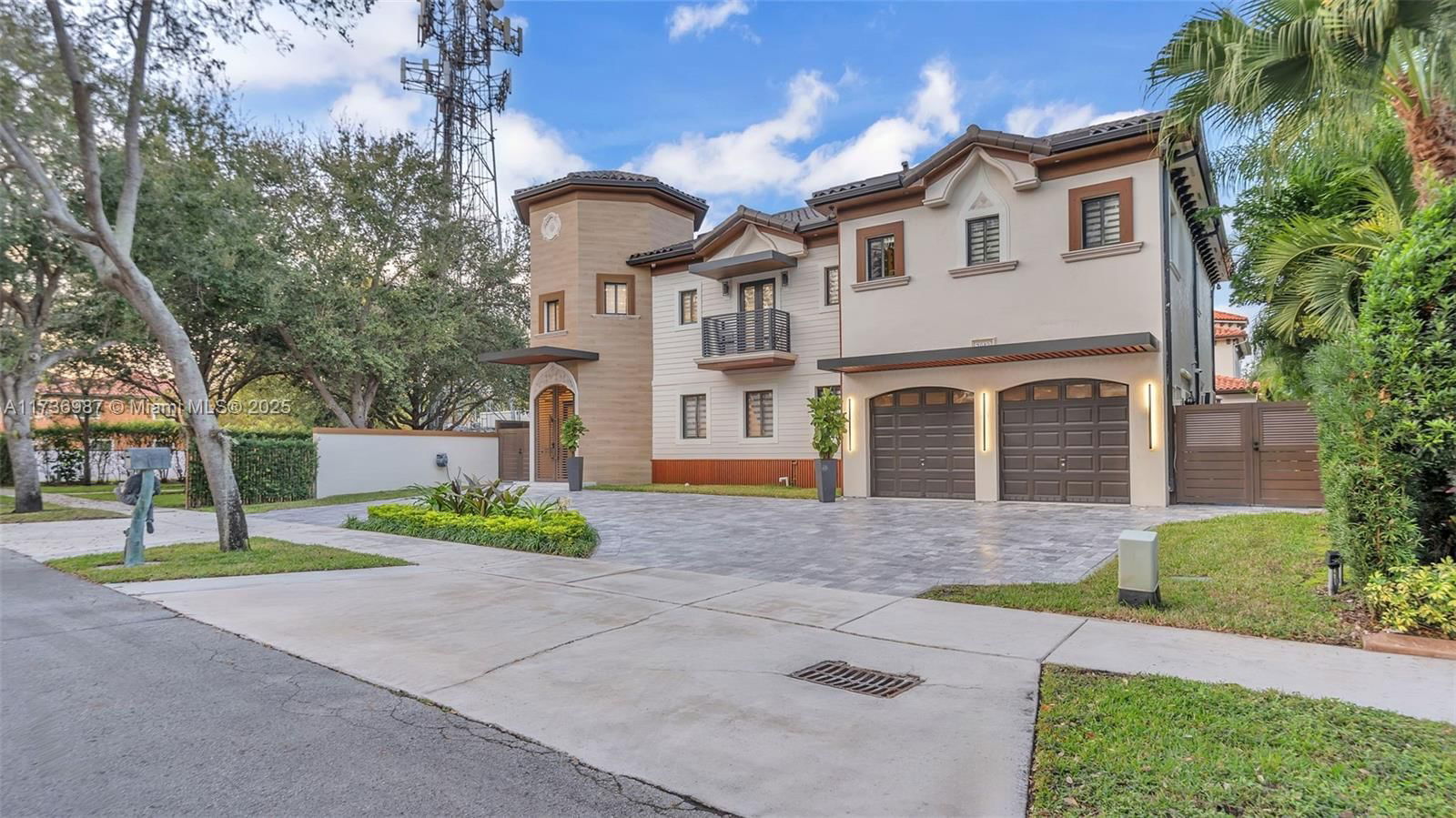 Real estate property located at 7813 165th st, Miami-dade, Castles At West Lakes, Miami Lakes, FL