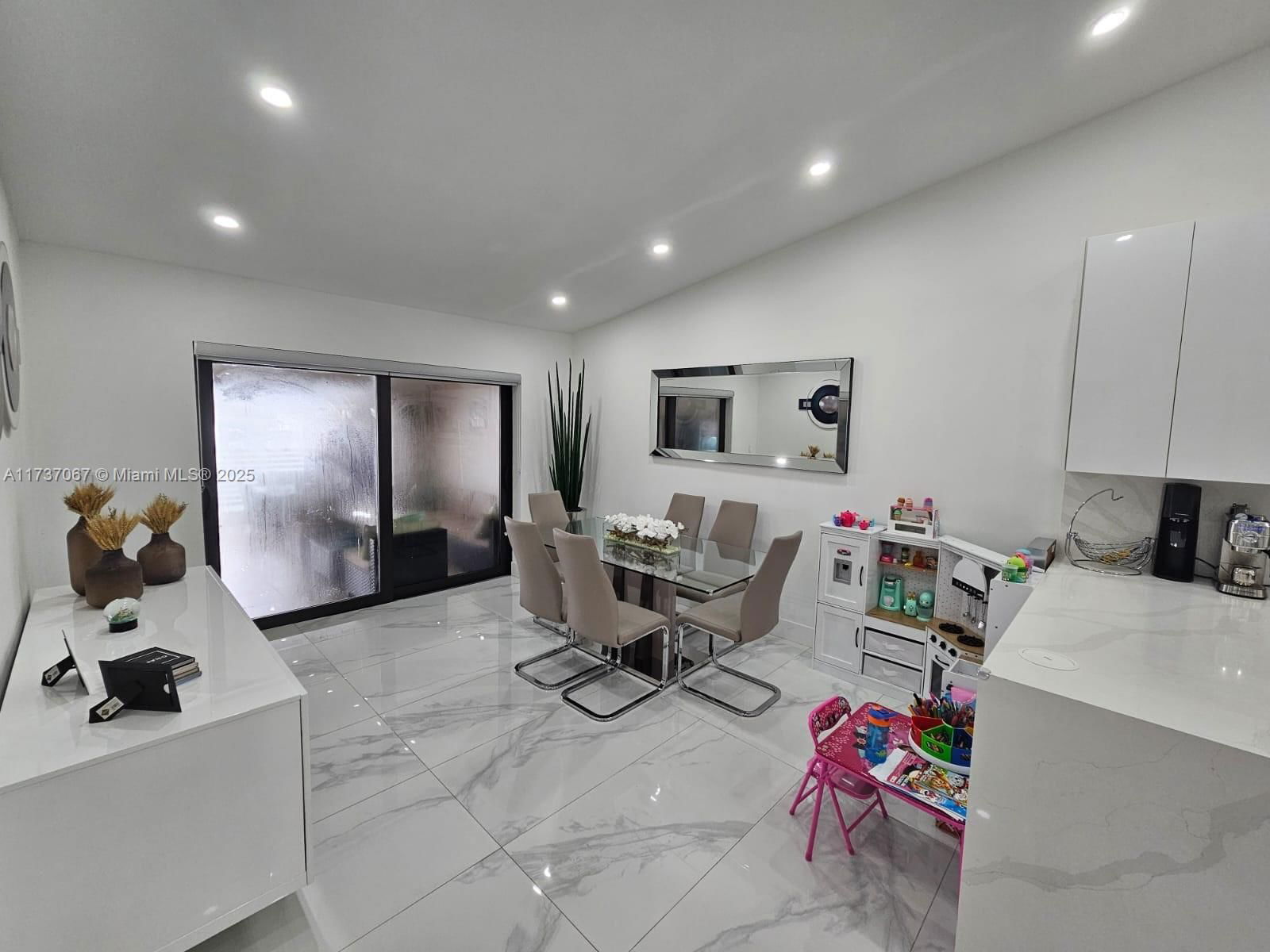 Real estate property located at 2733 55th Pl, Miami-dade, Alameda By The Lake, Hialeah, FL