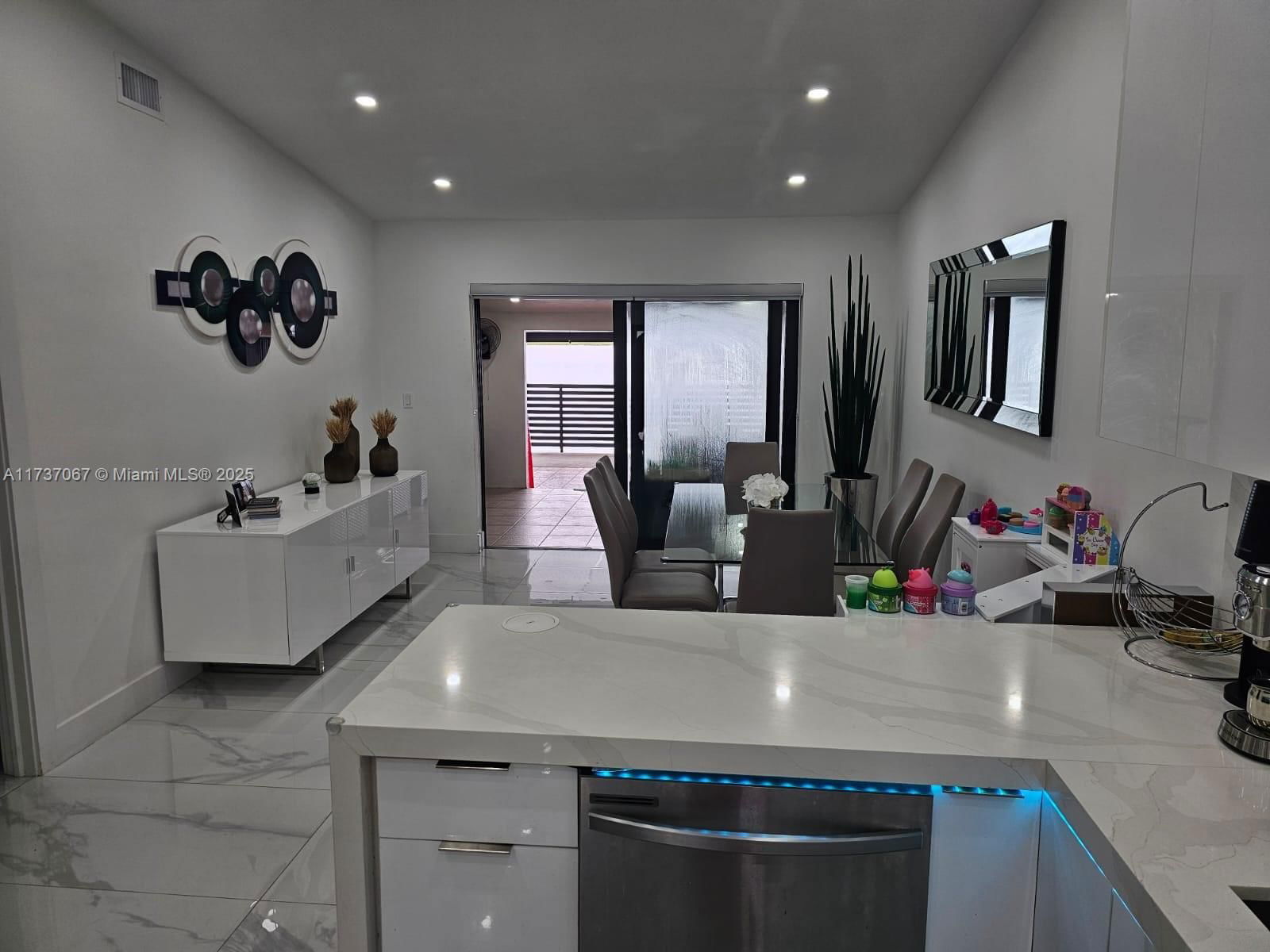 Real estate property located at 2733 55th Pl, Miami-dade, Alameda By The Lake, Hialeah, FL