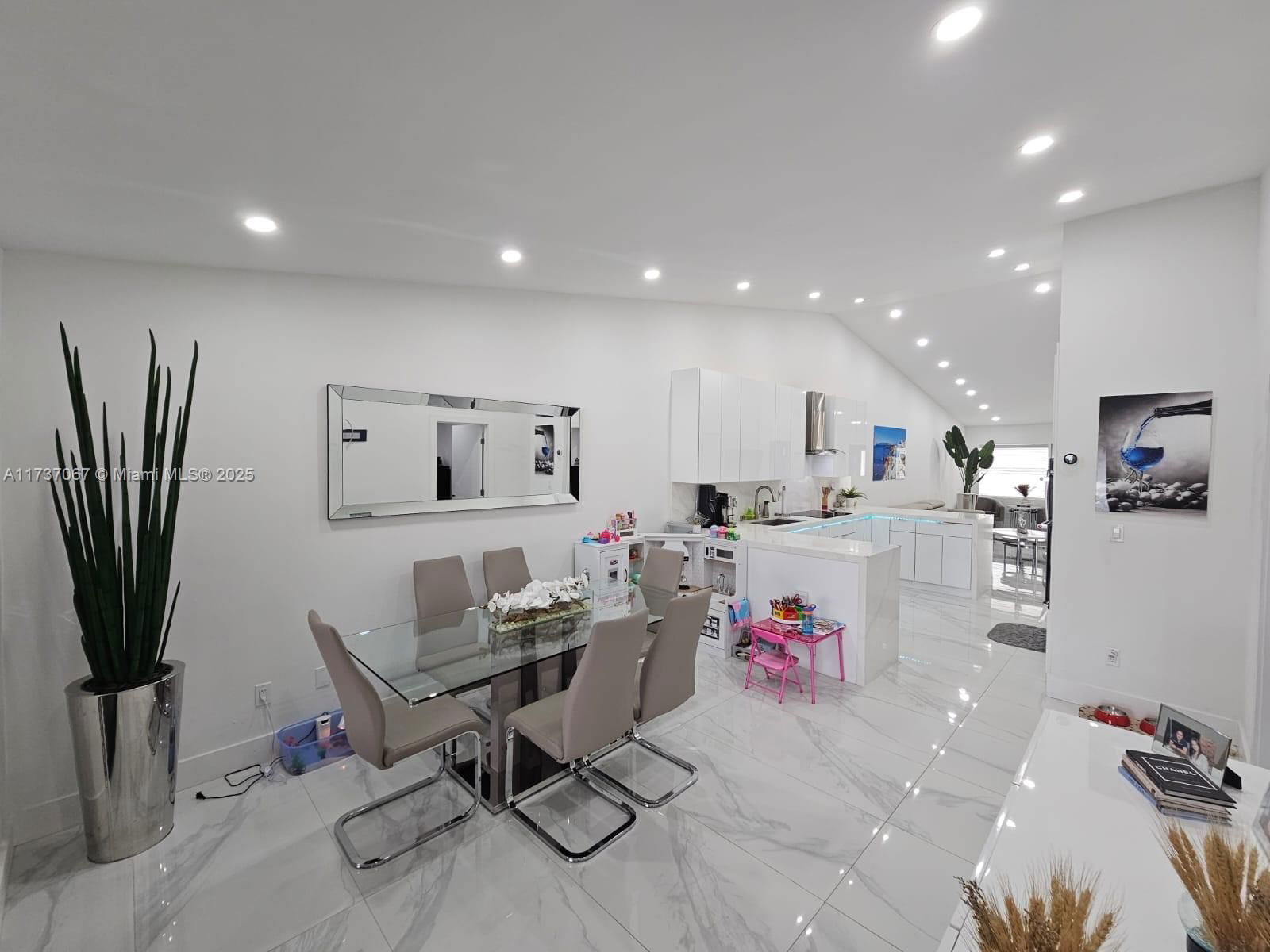 Real estate property located at 2733 55th Pl, Miami-dade, Alameda By The Lake, Hialeah, FL