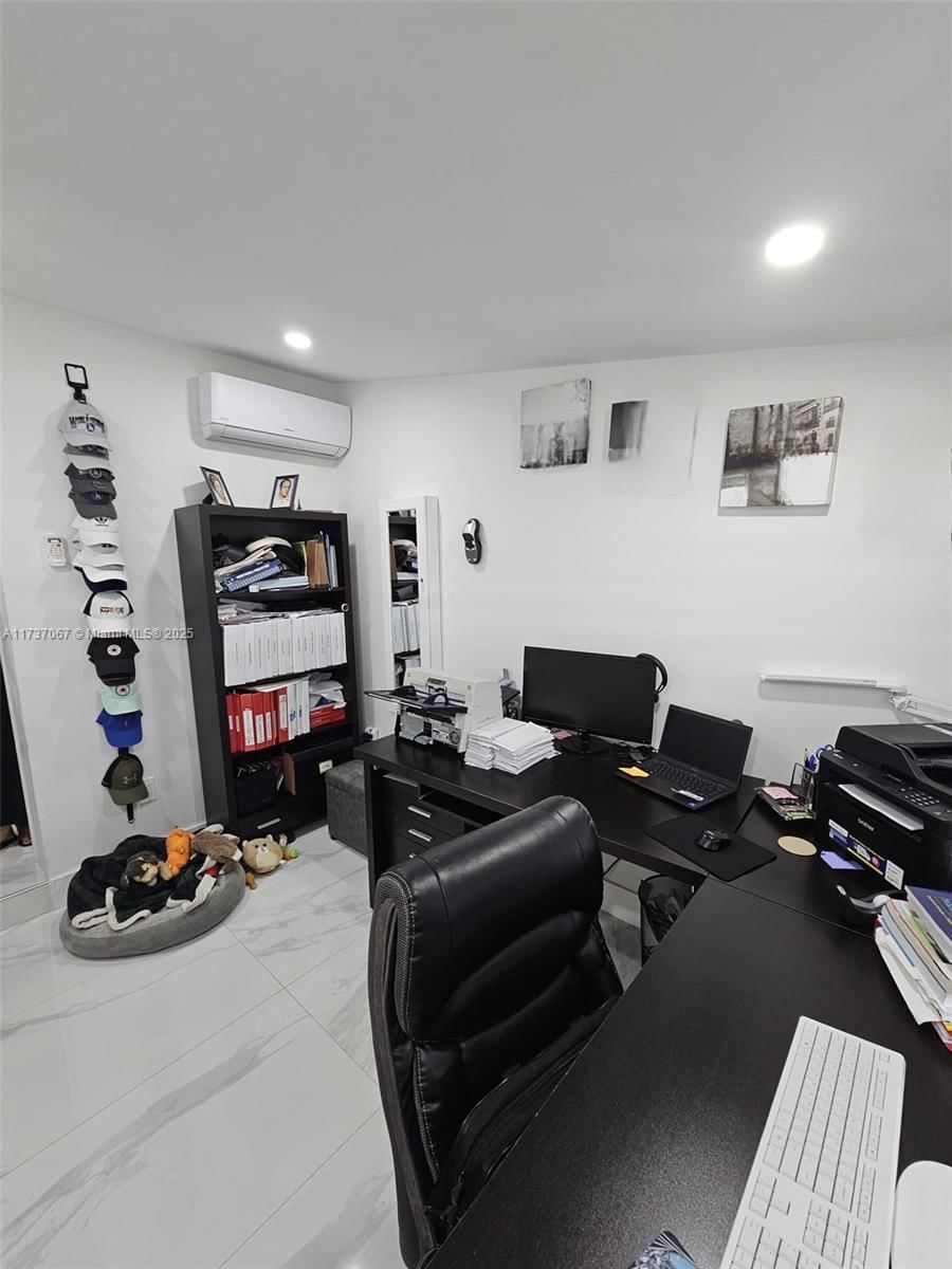Real estate property located at 2733 55th Pl, Miami-dade, Alameda By The Lake, Hialeah, FL