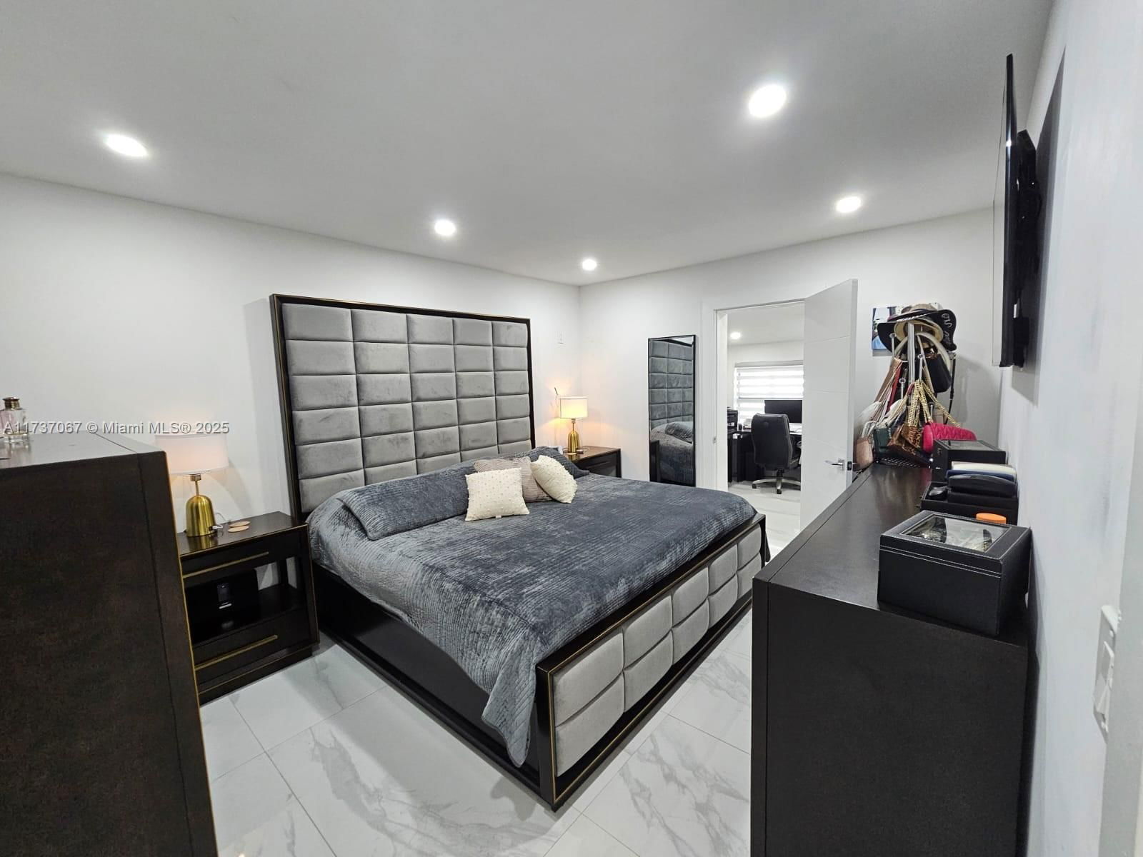 Real estate property located at 2733 55th Pl, Miami-dade, Alameda By The Lake, Hialeah, FL