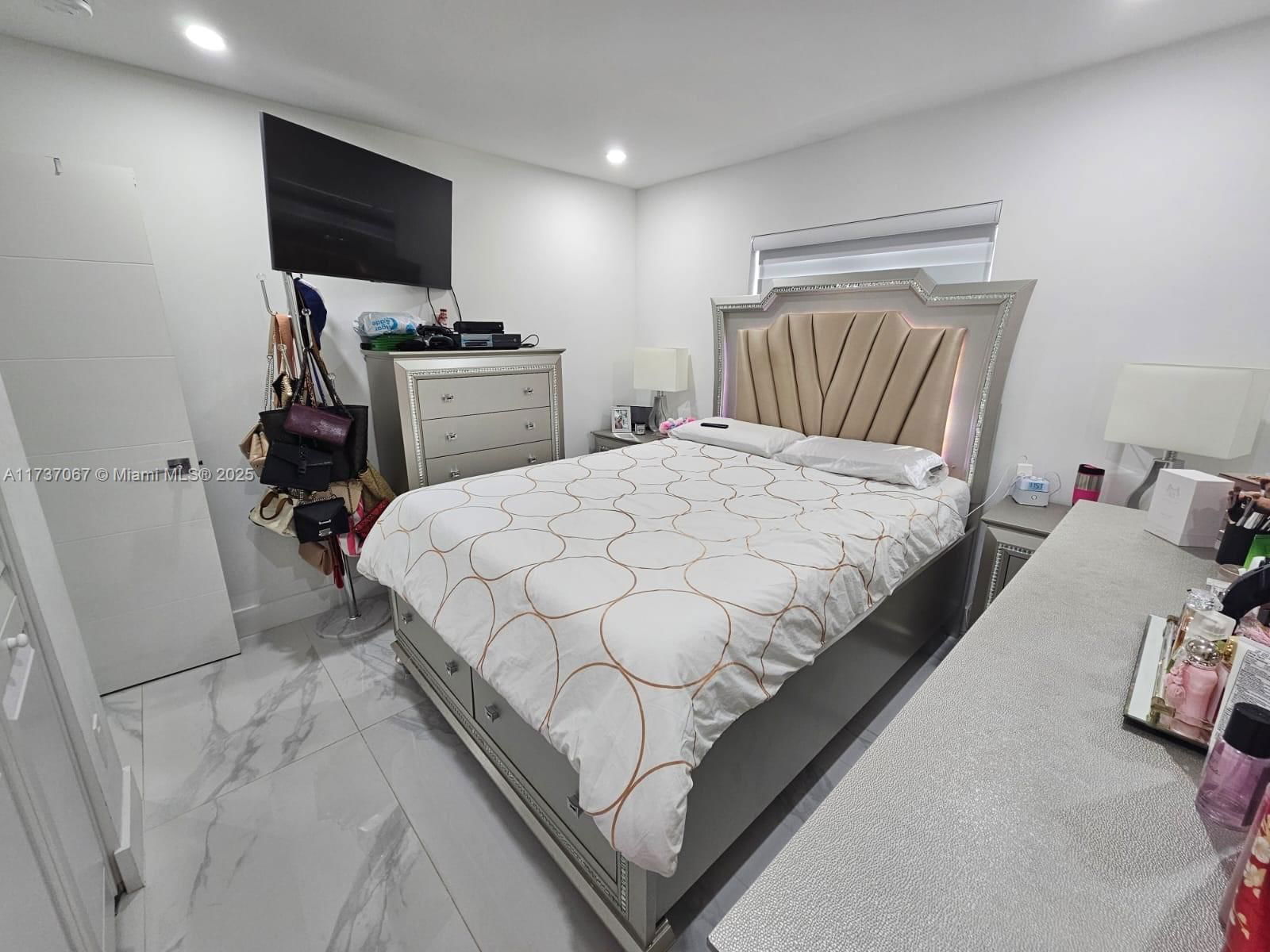 Real estate property located at 2733 55th Pl, Miami-dade, Alameda By The Lake, Hialeah, FL