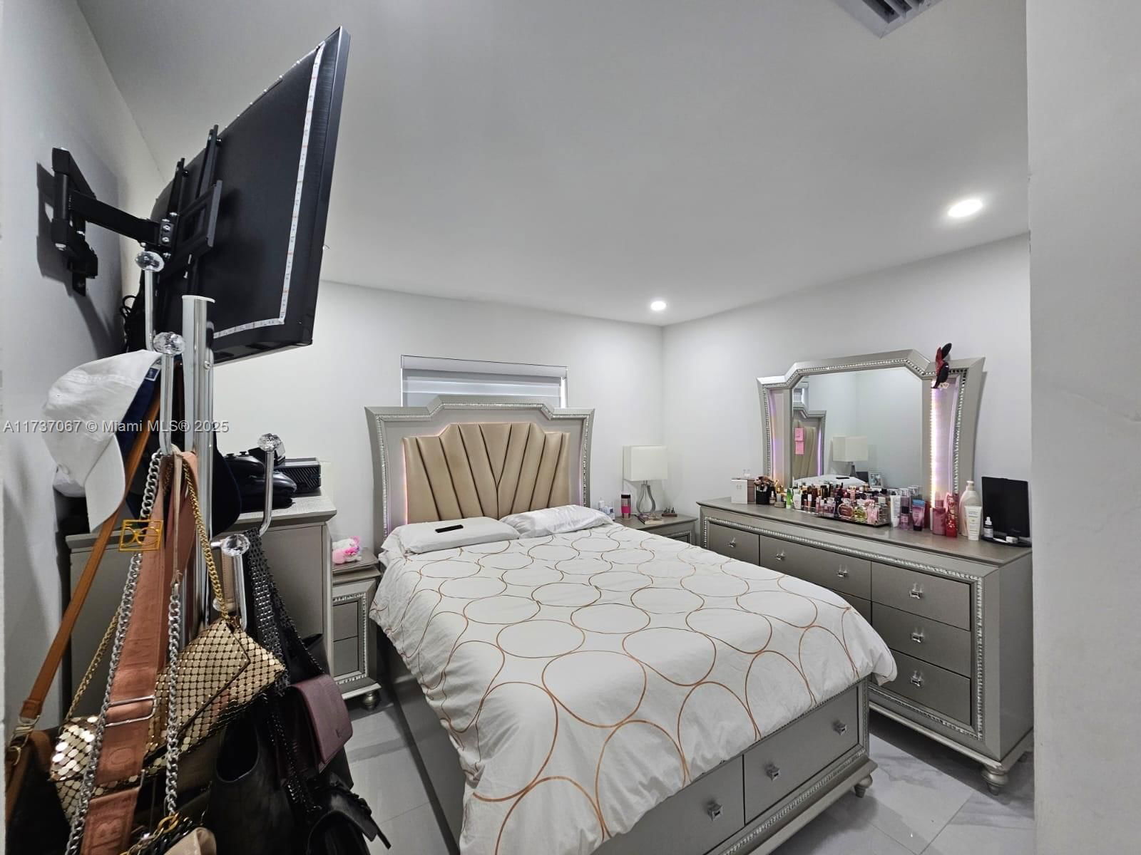 Real estate property located at 2733 55th Pl, Miami-dade, Alameda By The Lake, Hialeah, FL