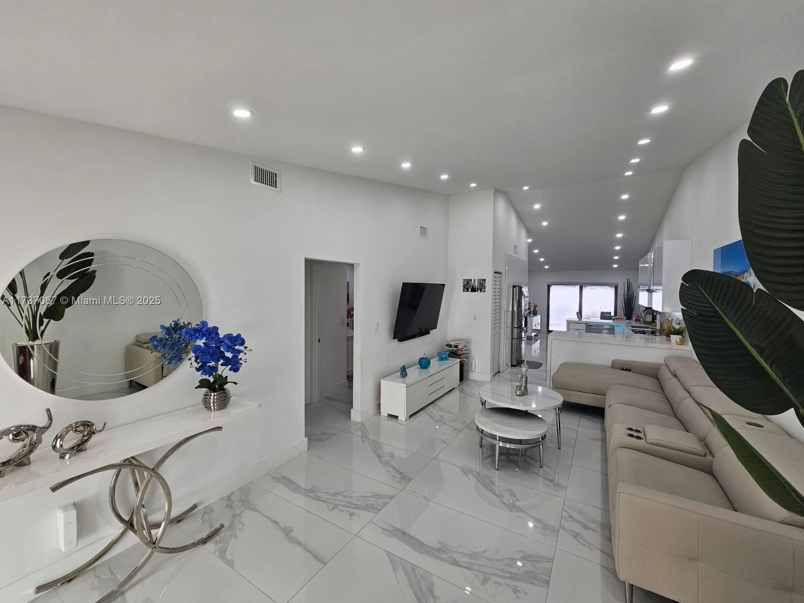 Real estate property located at 2733 55th Pl, Miami-dade, Alameda By The Lake, Hialeah, FL