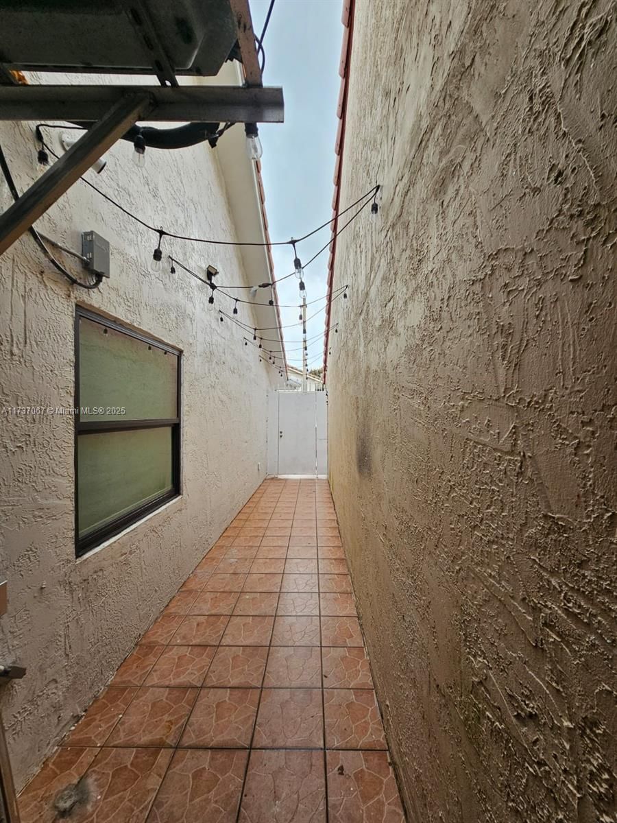 Real estate property located at 2733 55th Pl, Miami-dade, Alameda By The Lake, Hialeah, FL