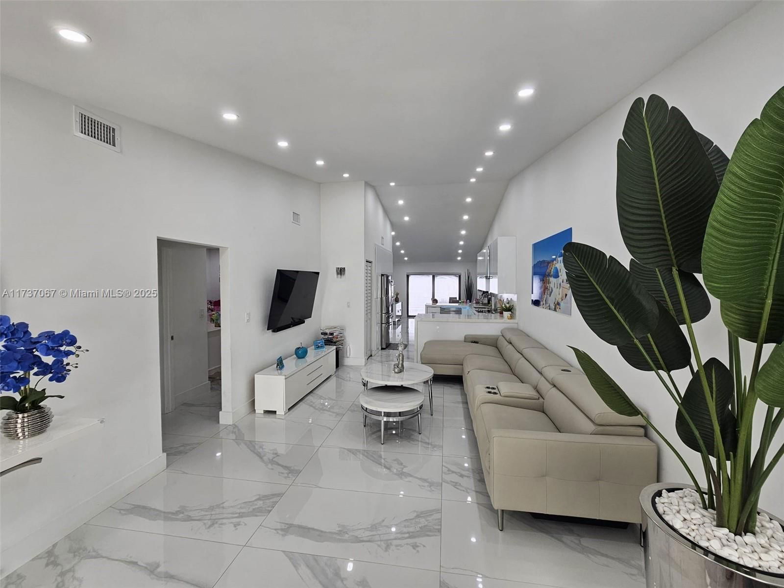 Real estate property located at 2733 55th Pl, Miami-dade, Alameda By The Lake, Hialeah, FL