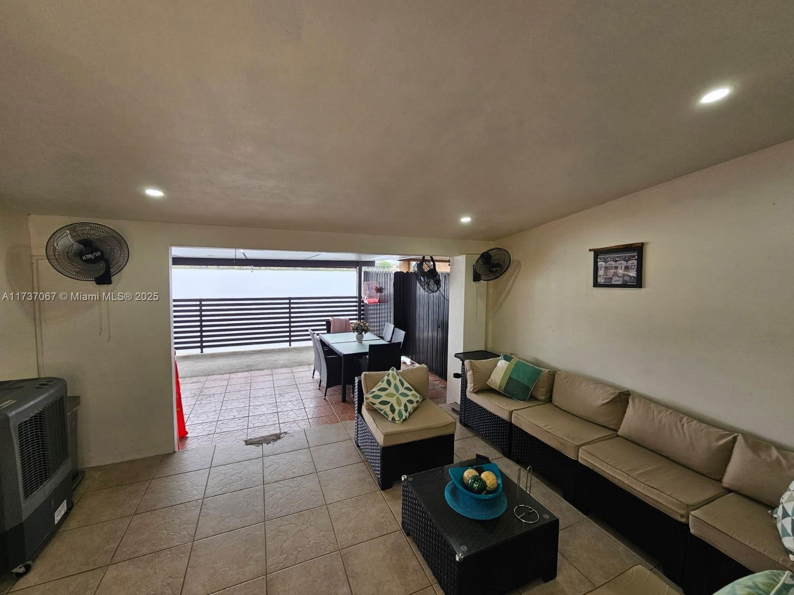 Real estate property located at 2733 55th Pl, Miami-dade, Alameda By The Lake, Hialeah, FL