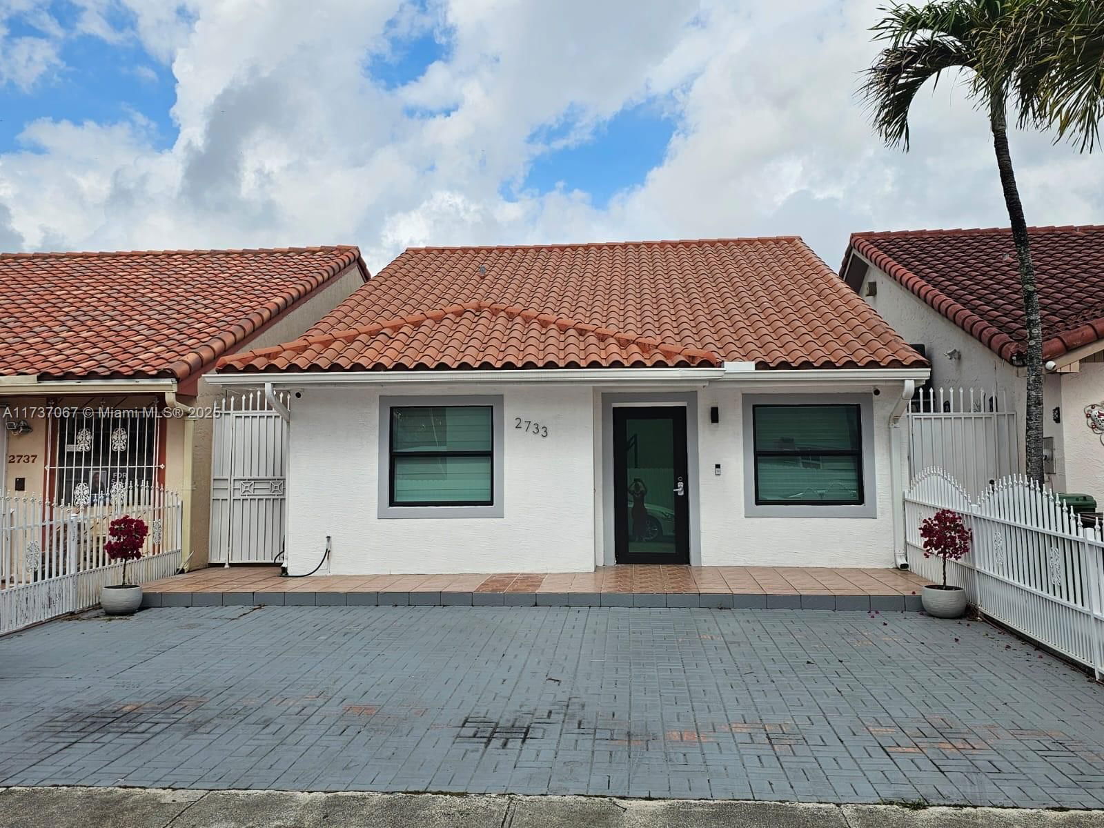 Real estate property located at 2733 55th Pl, Miami-dade, Alameda By The Lake, Hialeah, FL