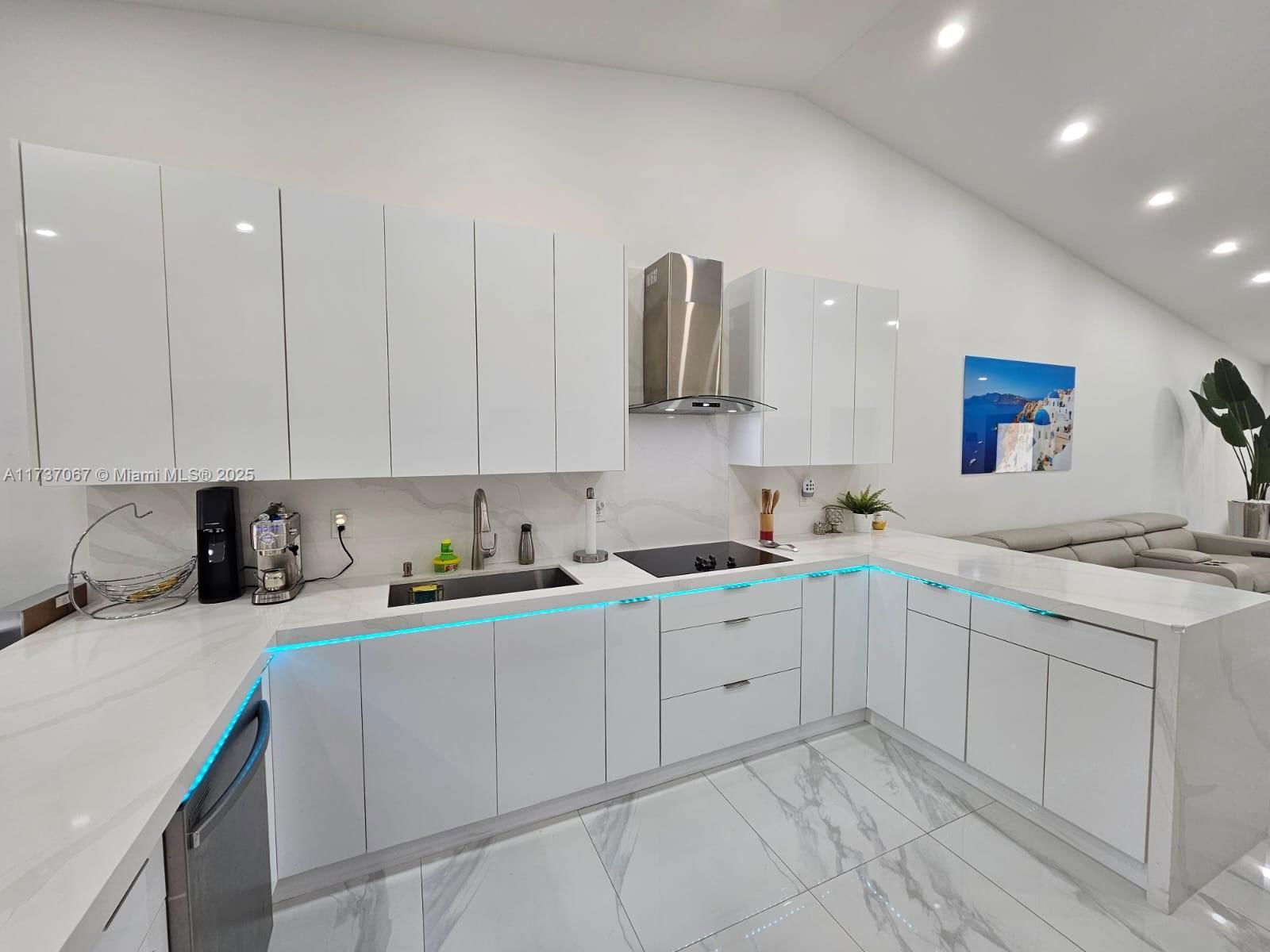 Real estate property located at 2733 55th Pl, Miami-dade, Alameda By The Lake, Hialeah, FL