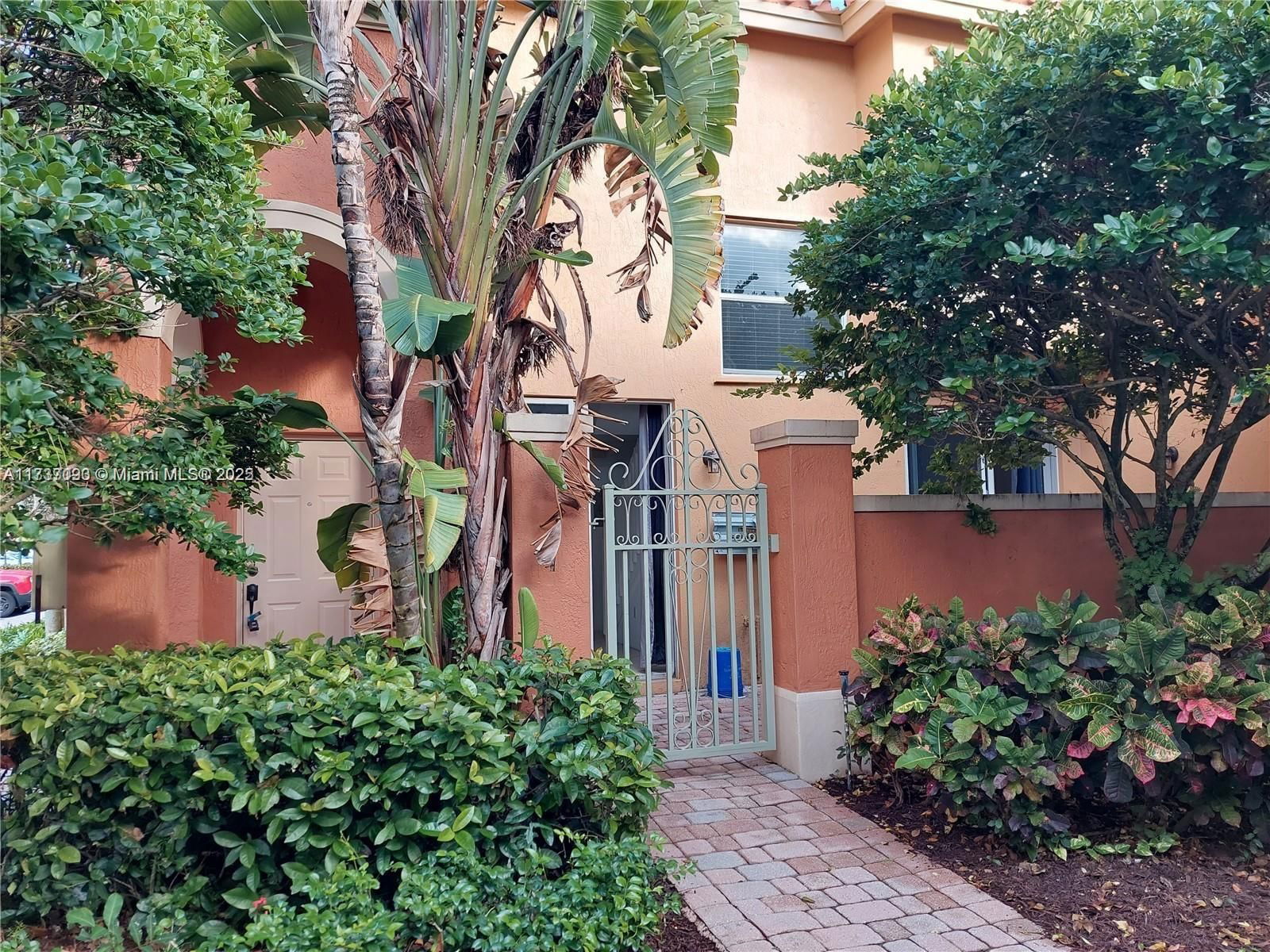 Real estate property located at 2316 Anchor Ct #2705, Broward, Villas At Harbor Isles Co, Dania Beach, FL