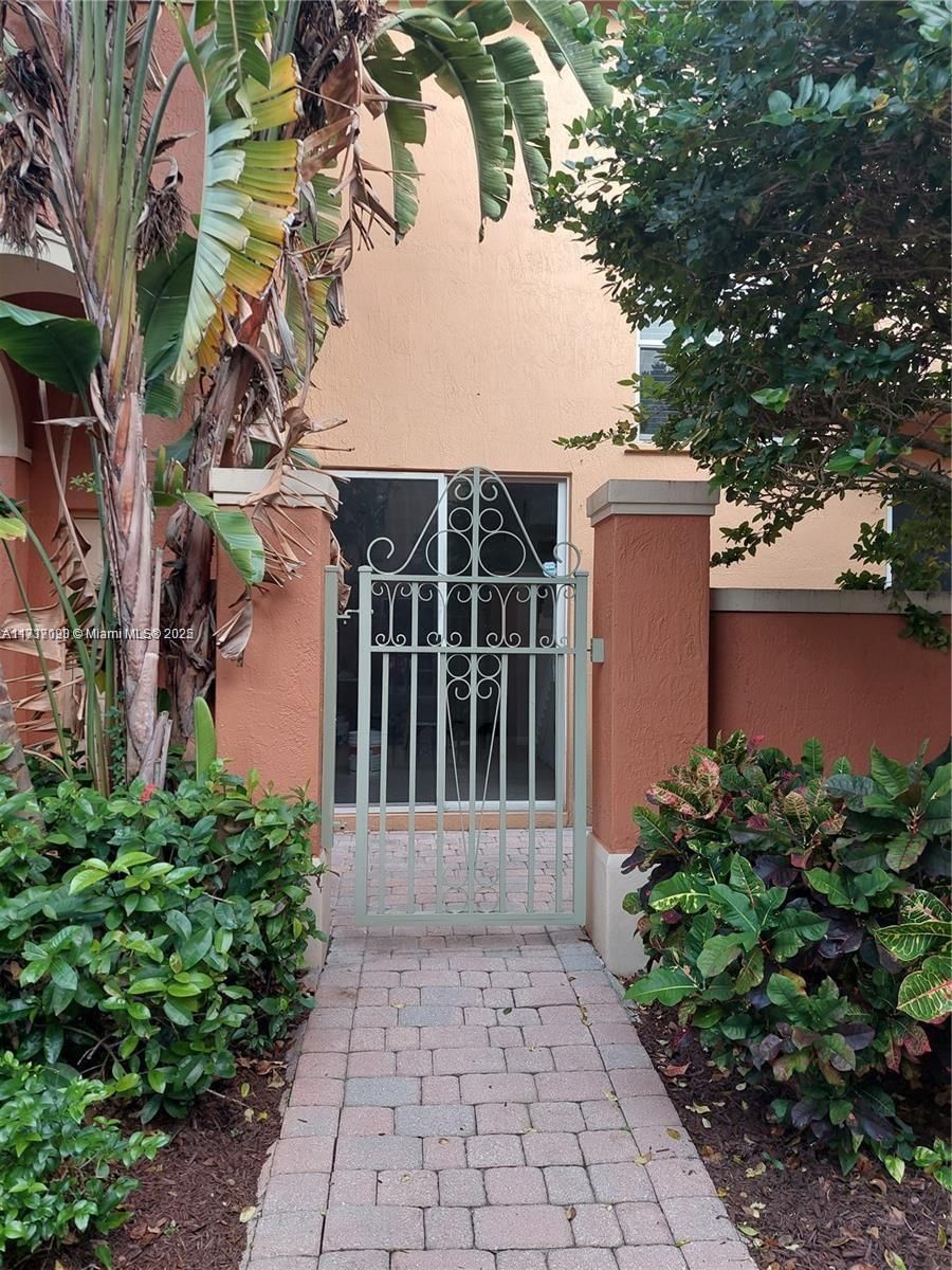 Real estate property located at 2316 Anchor Ct #2705, Broward, Villas At Harbor Isles Co, Dania Beach, FL