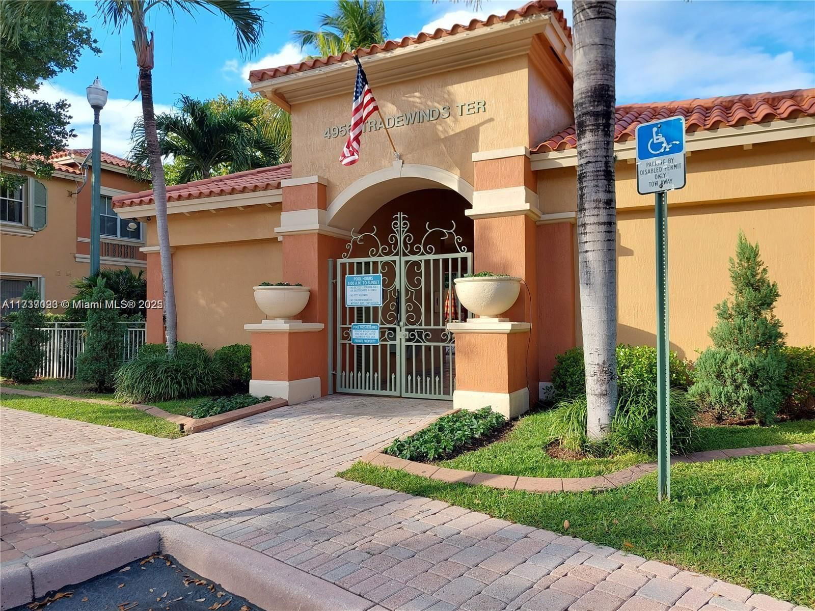Real estate property located at 2316 Anchor Ct #2705, Broward, Villas At Harbor Isles Co, Dania Beach, FL