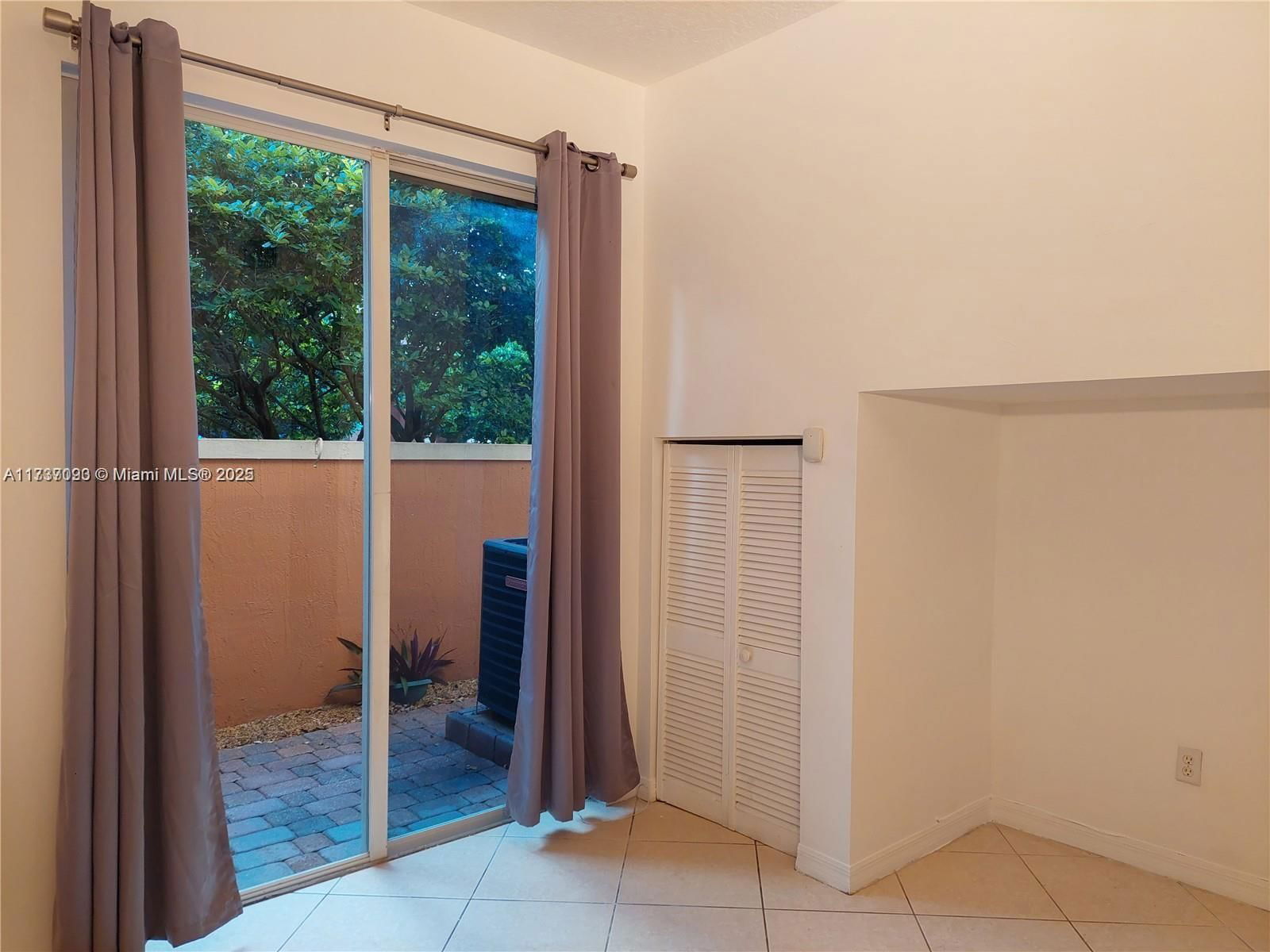 Real estate property located at 2316 Anchor Ct #2705, Broward, Villas At Harbor Isles Co, Dania Beach, FL