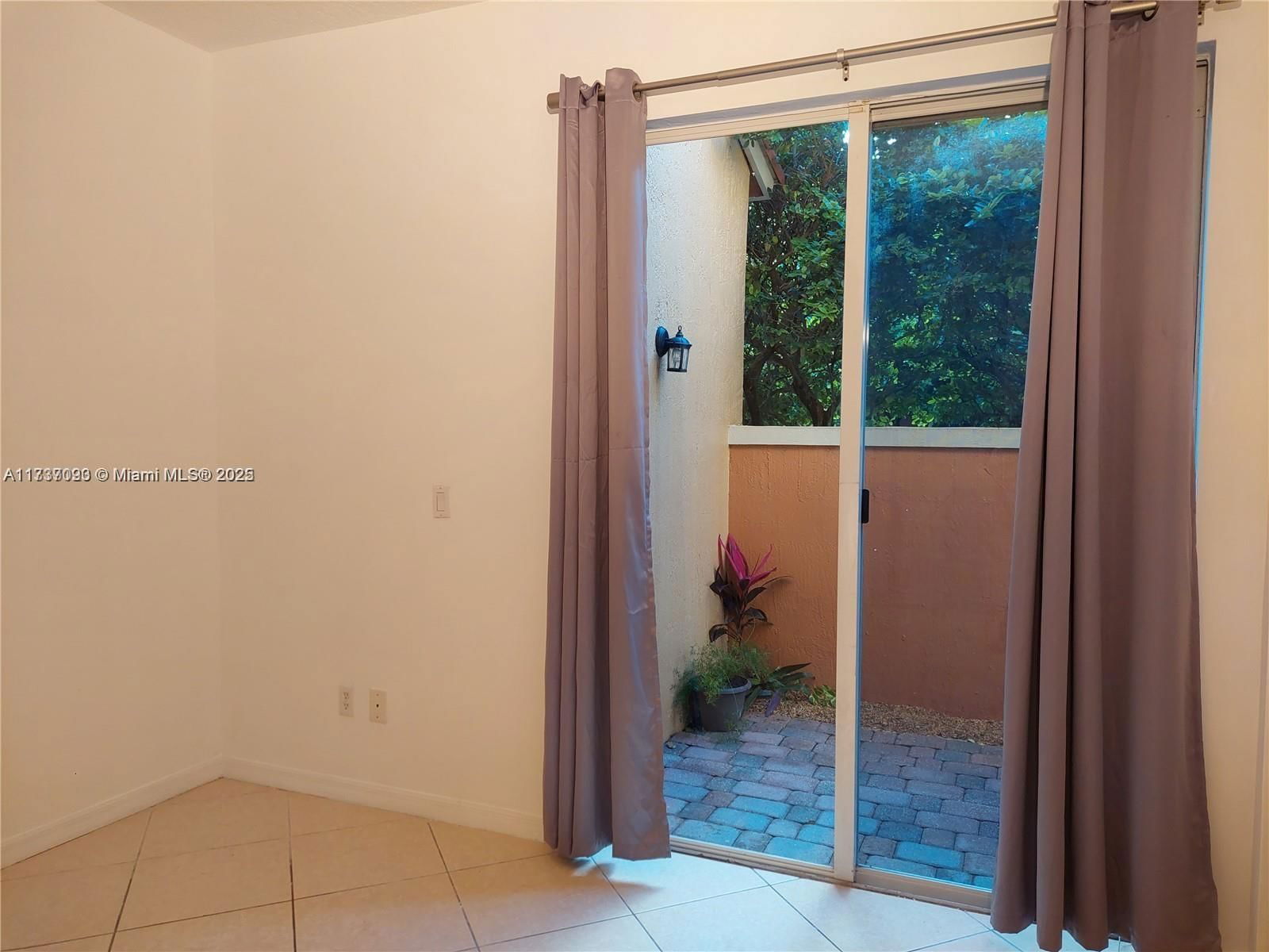 Real estate property located at 2316 Anchor Ct #2705, Broward, Villas At Harbor Isles Co, Dania Beach, FL