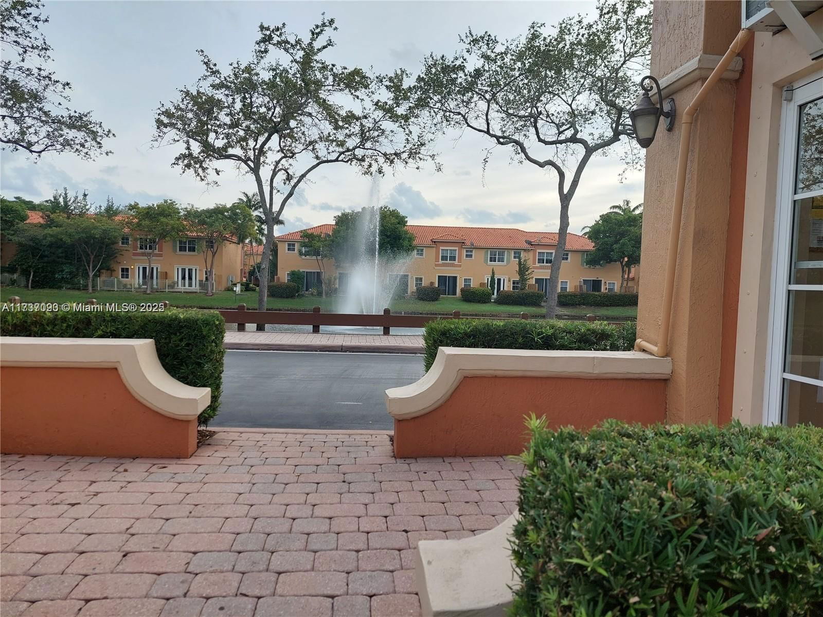 Real estate property located at 2316 Anchor Ct #2705, Broward, Villas At Harbor Isles Co, Dania Beach, FL