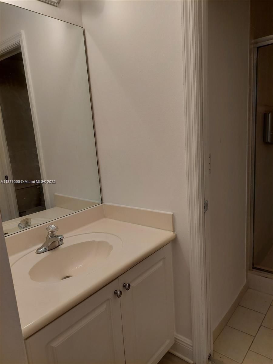 Real estate property located at 2316 Anchor Ct #2705, Broward, Villas At Harbor Isles Co, Dania Beach, FL