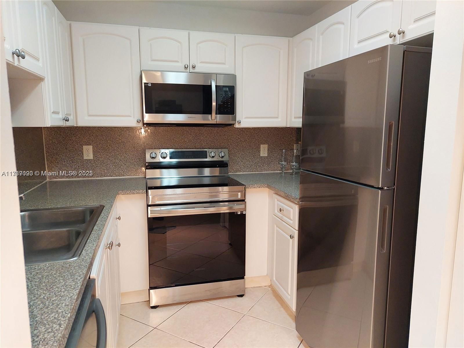Real estate property located at 2316 Anchor Ct #2705, Broward, Villas At Harbor Isles Co, Dania Beach, FL