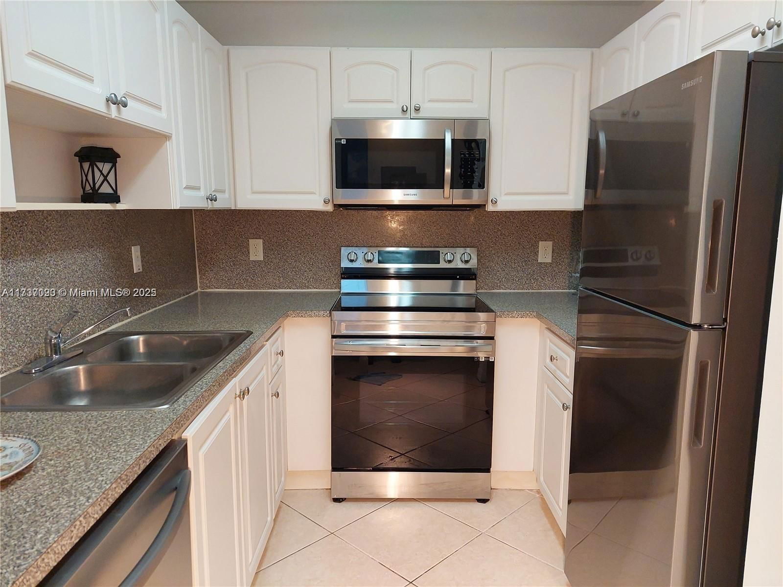 Real estate property located at 2316 Anchor Ct #2705, Broward, Villas At Harbor Isles Co, Dania Beach, FL