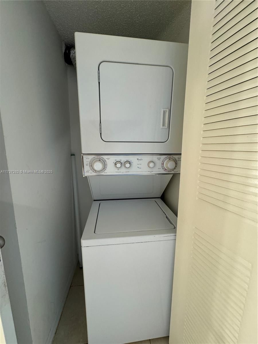 Real estate property located at 3630 56th Ave #304, Broward, Lakewood At Emerald Hills, Hollywood, FL