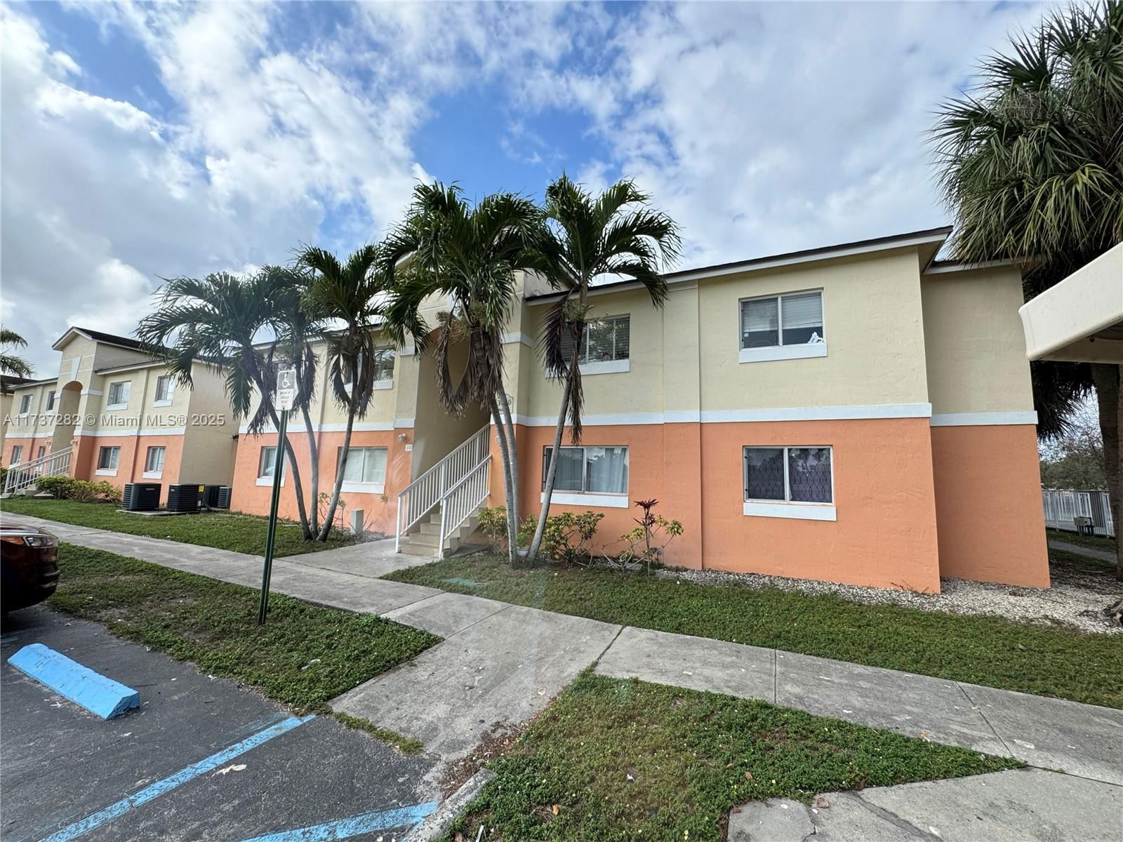 Real estate property located at 3630 56th Ave #304, Broward, Lakewood At Emerald Hills, Hollywood, FL