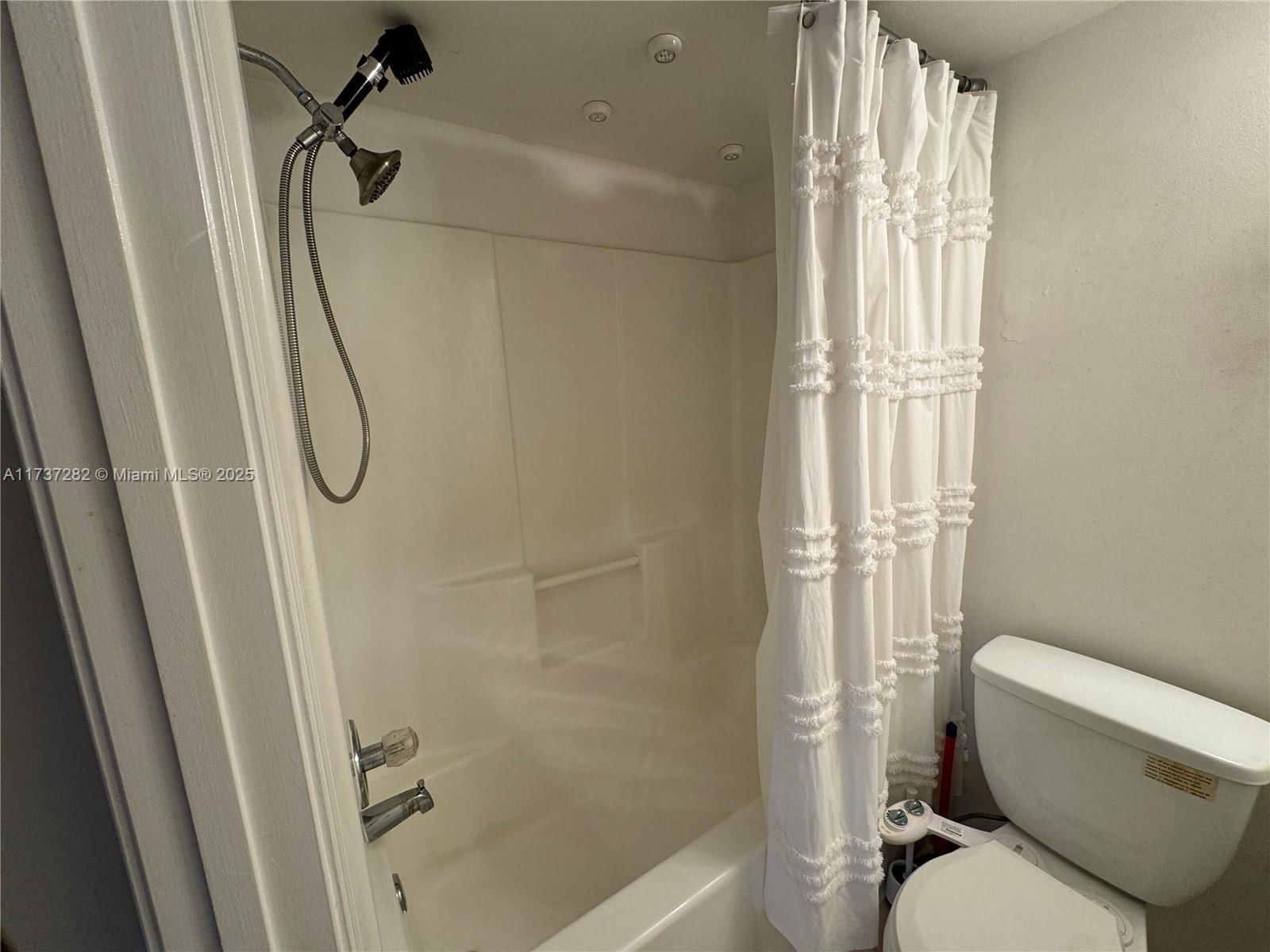 Real estate property located at 3630 56th Ave #304, Broward, Lakewood At Emerald Hills, Hollywood, FL