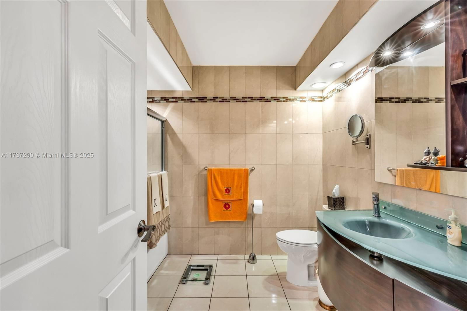 Real estate property located at 2017 Ocean Dr #709, Broward, Avant Garde Condo, Hallandale Beach, FL
