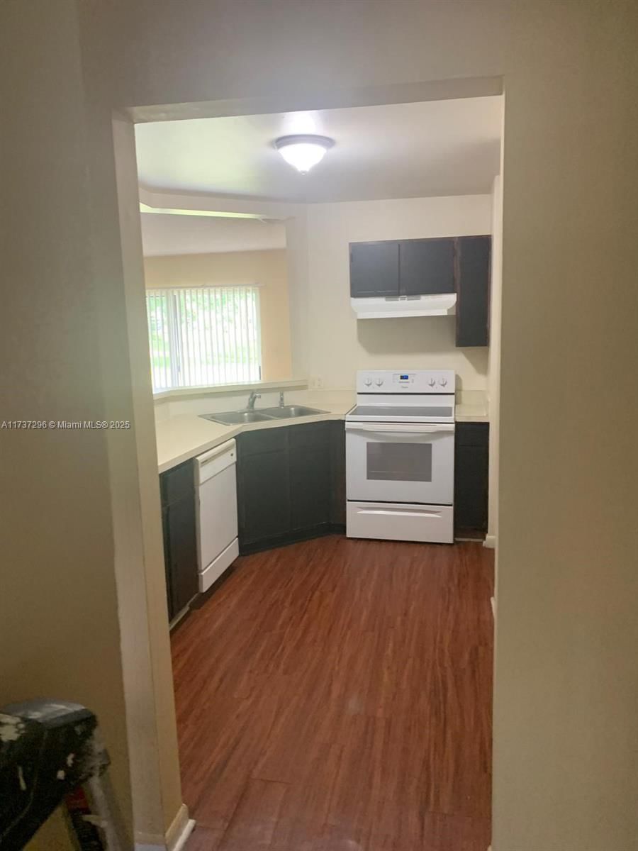 Real estate property located at 3437 44th St #102, Broward, Summer Lake, Oakland Park, FL