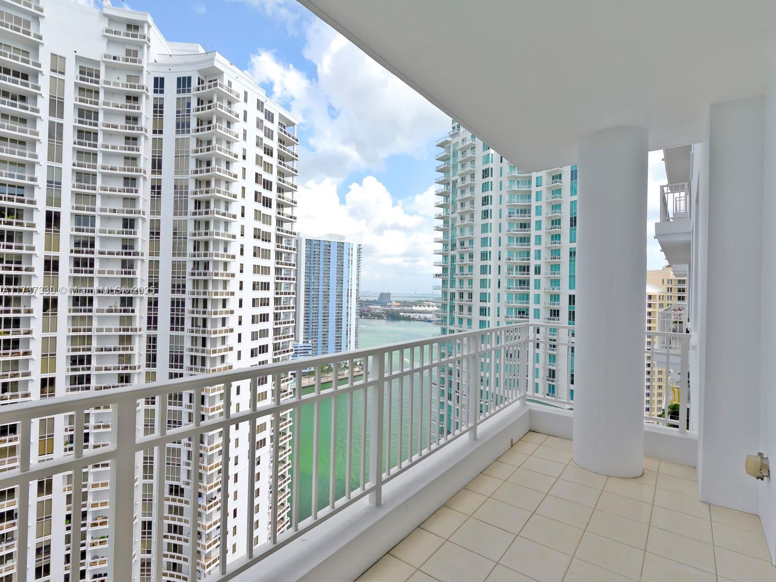Real estate property located at 801 Brickell Key Blvd #2808, Miami-dade, Courts Brickell Key Condo, Miami, FL