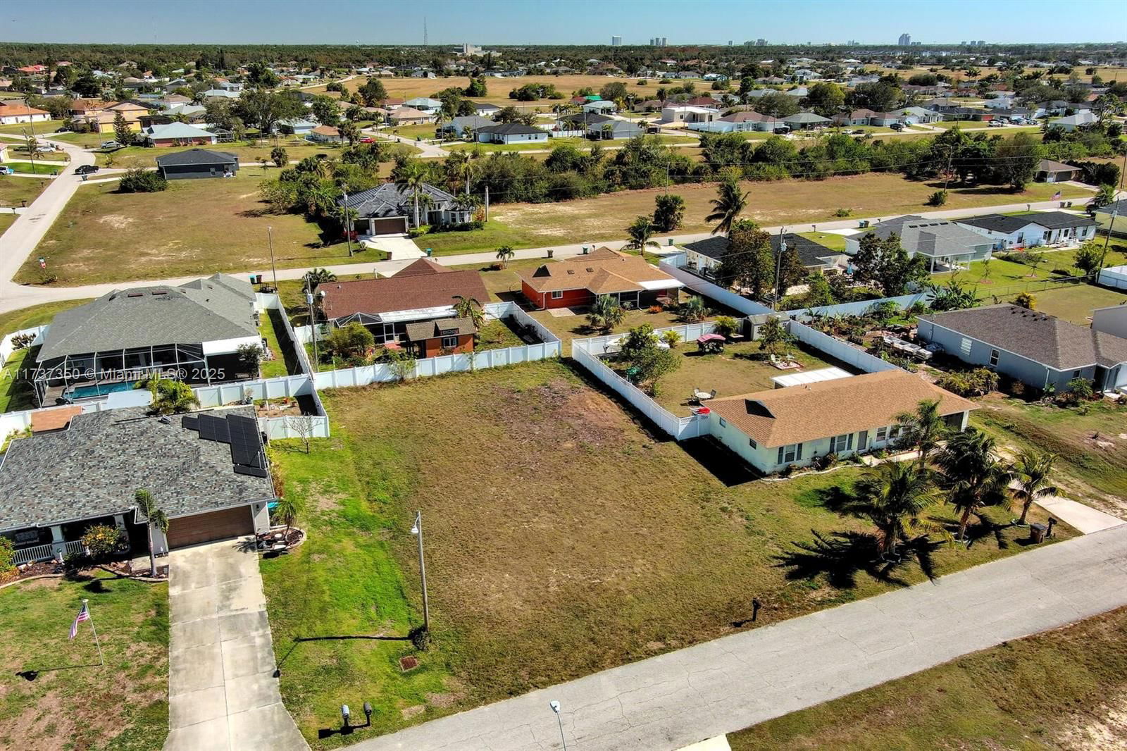 Real estate property located at 2013 18th Ave, Lee, Cape Coral, Cape Coral, FL