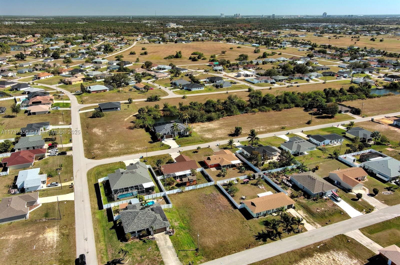 Real estate property located at 2013 18th Ave, Lee, Cape Coral, Cape Coral, FL