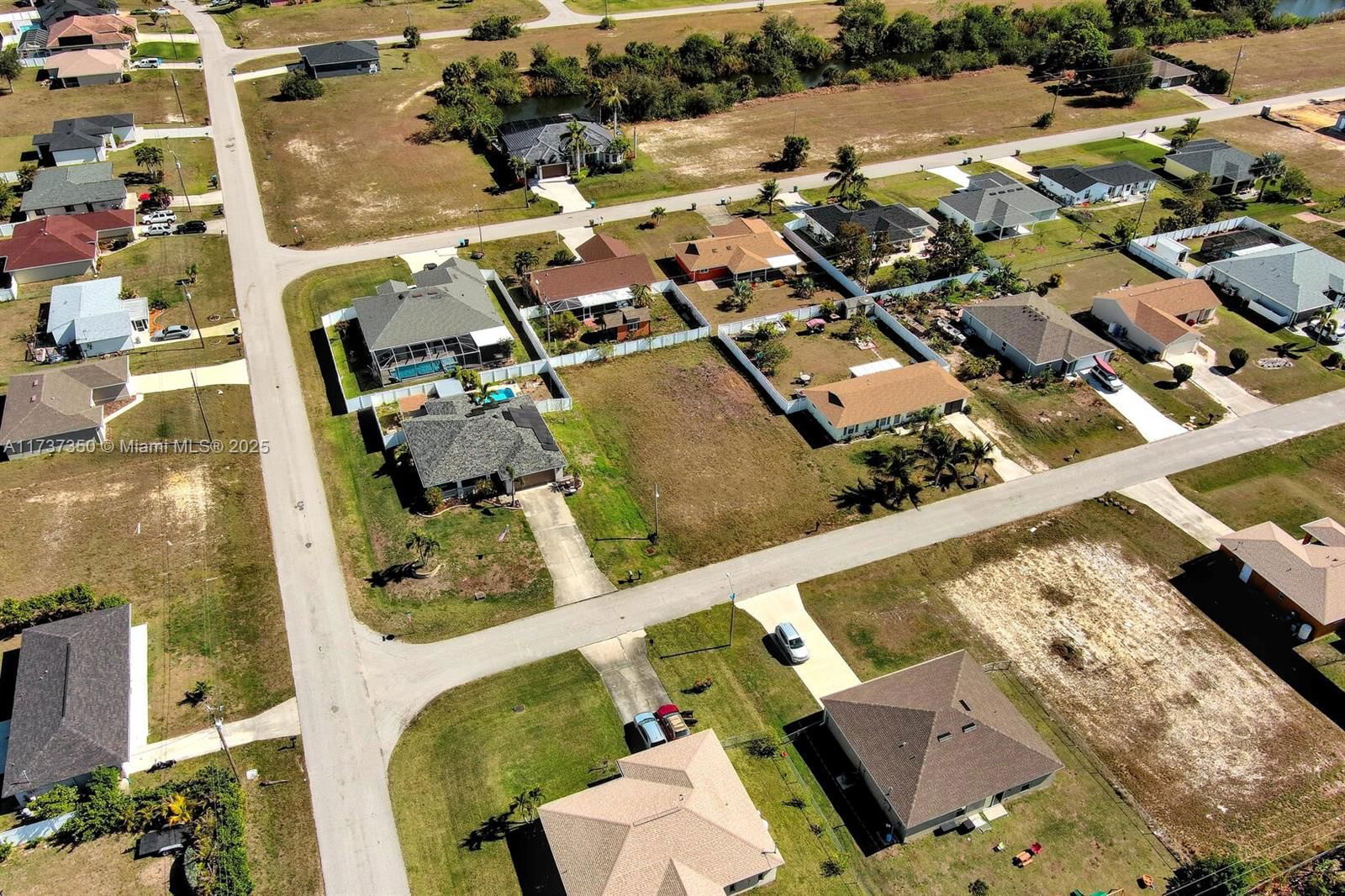 Real estate property located at 2013 18th Ave, Lee, Cape Coral, Cape Coral, FL