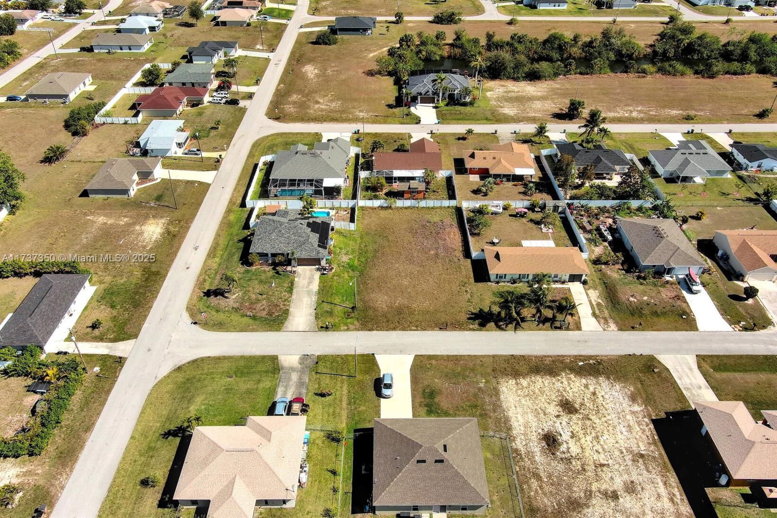Real estate property located at 2013 18th Ave, Lee, Cape Coral, Cape Coral, FL