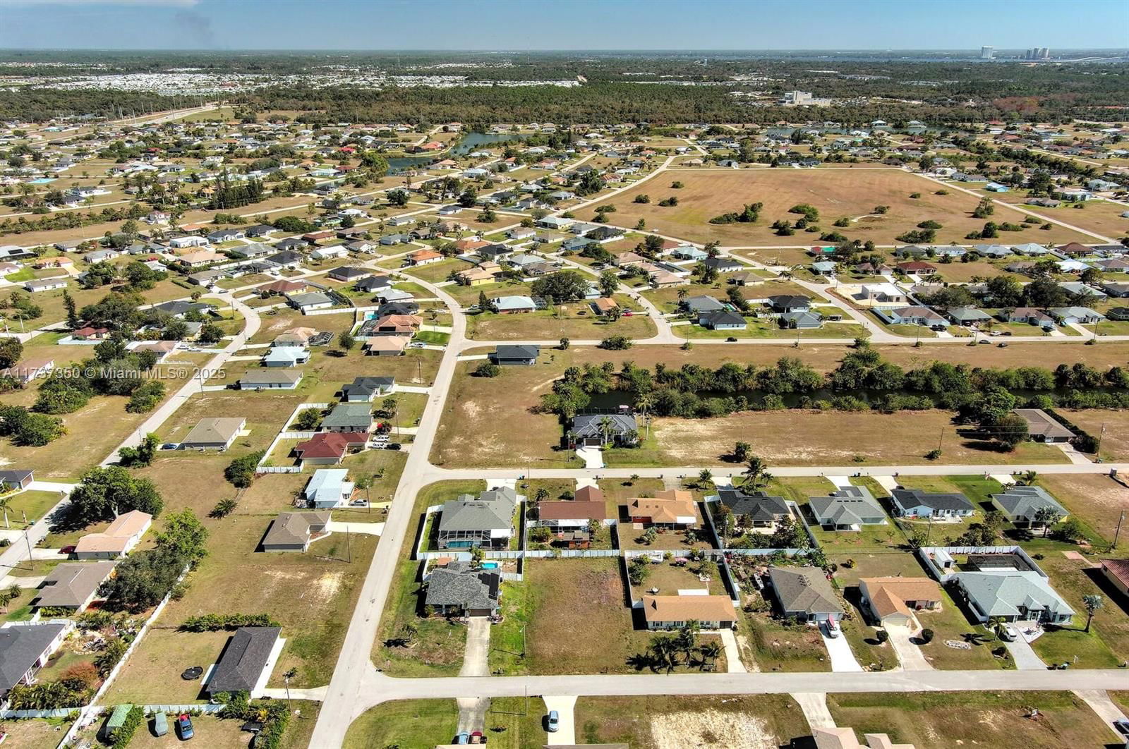 Real estate property located at 2013 18th Ave, Lee, Cape Coral, Cape Coral, FL