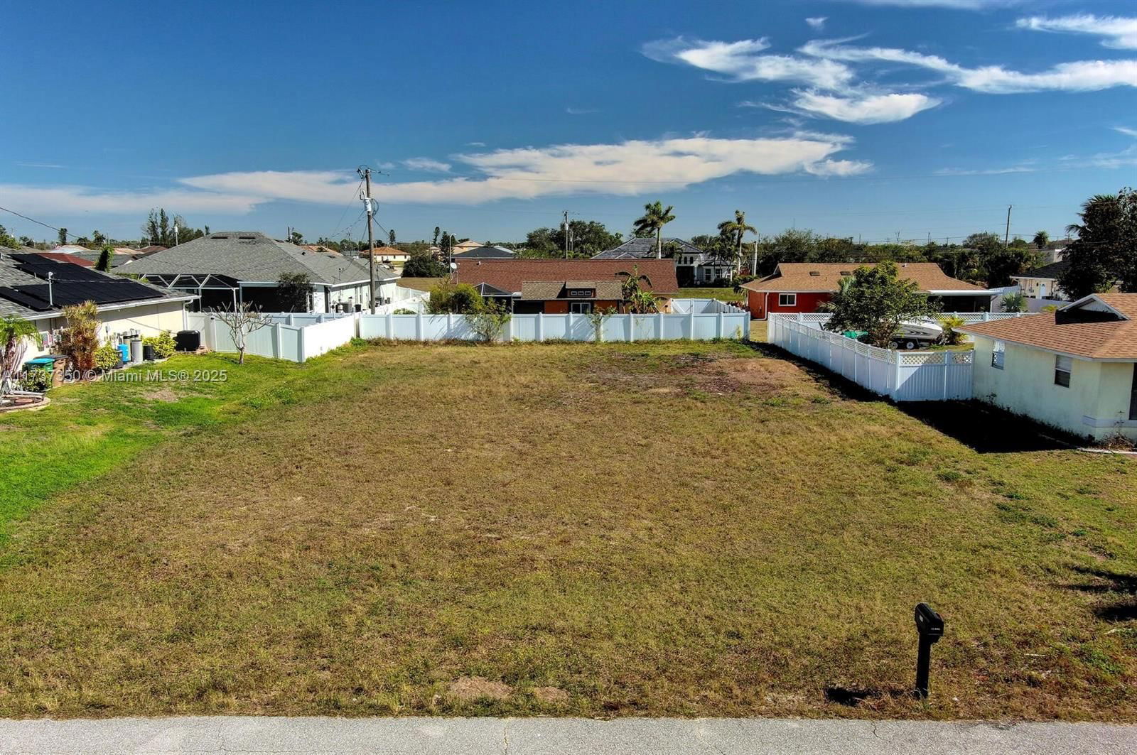 Real estate property located at 2013 18th Ave, Lee, Cape Coral, Cape Coral, FL