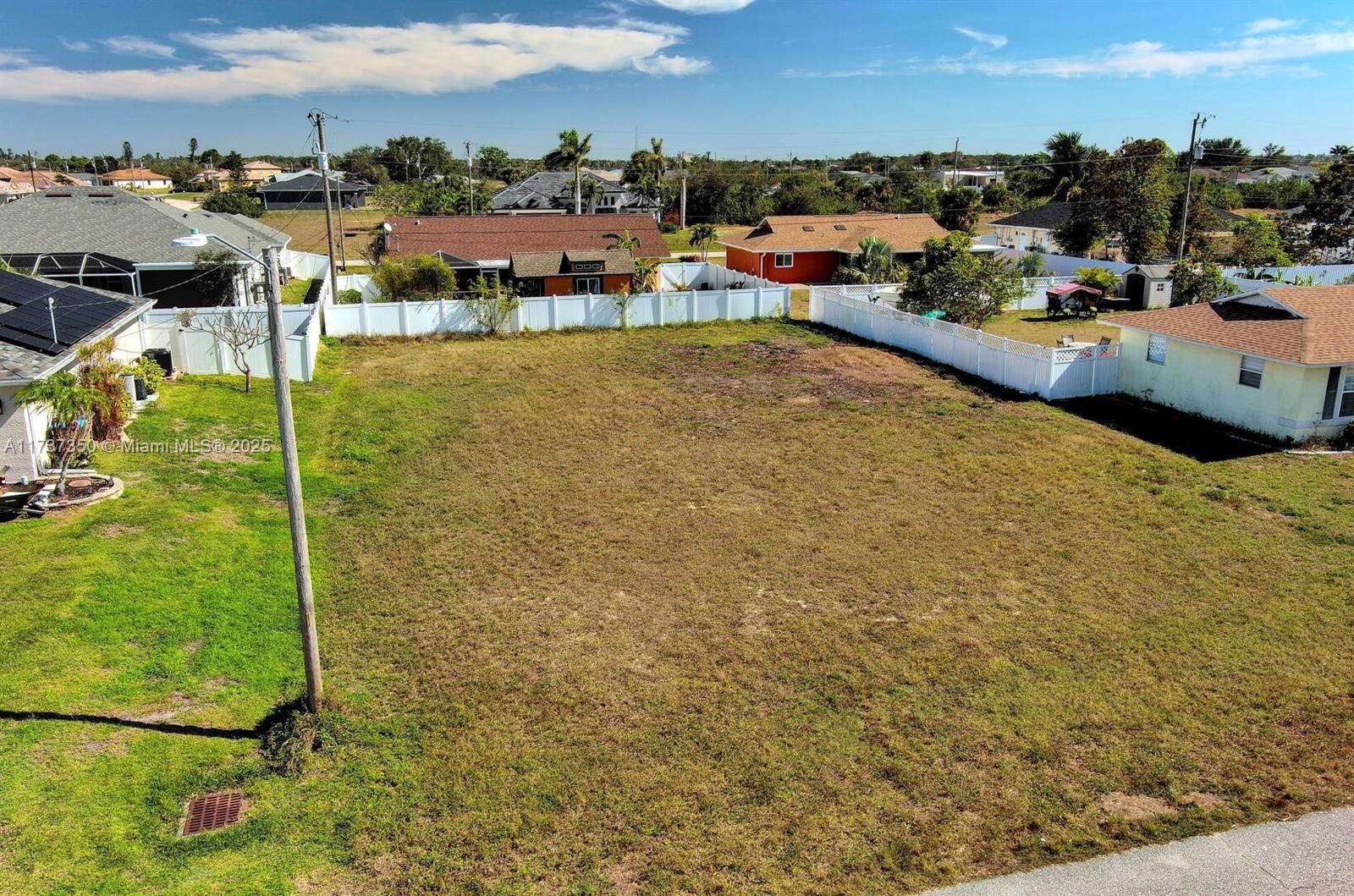 Real estate property located at 2013 18th Ave, Lee, Cape Coral, Cape Coral, FL