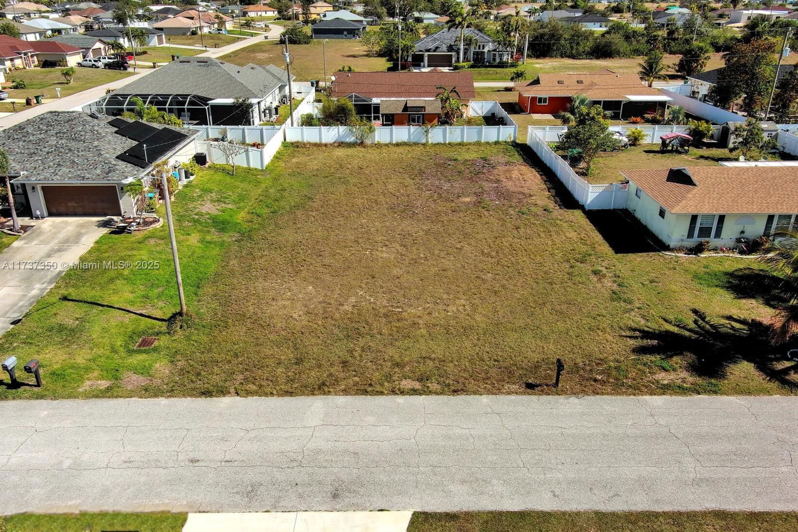 Real estate property located at 2013 18th Ave, Lee, Cape Coral, Cape Coral, FL