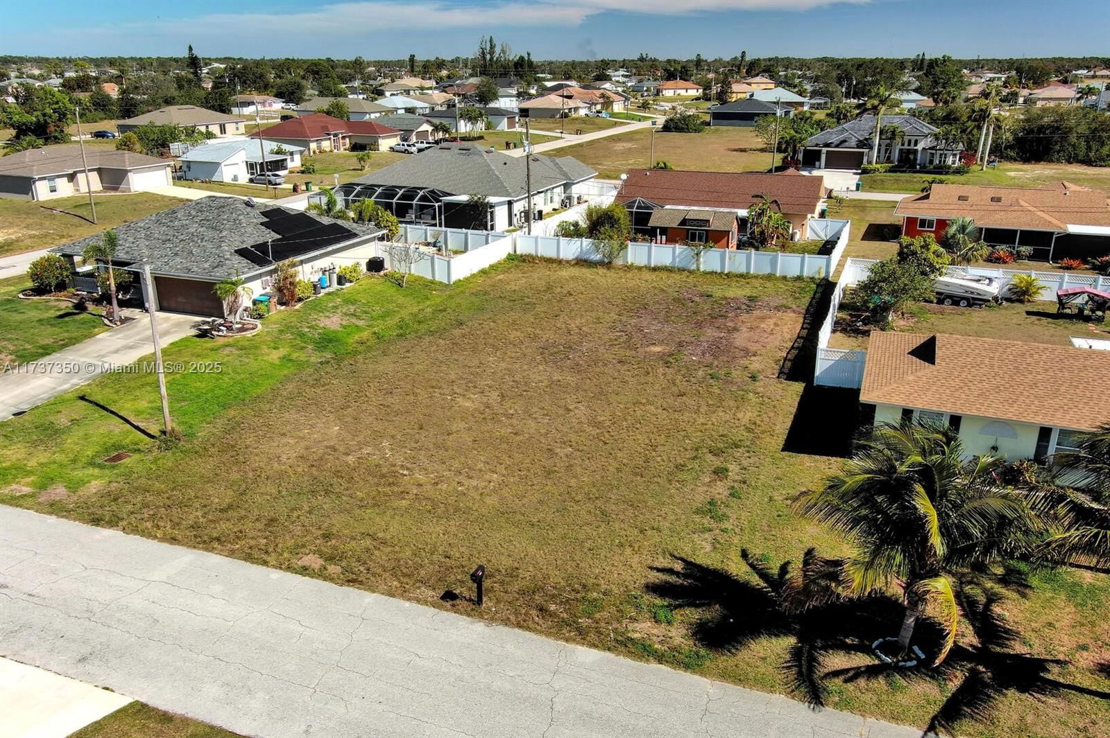 Real estate property located at 2013 18th Ave, Lee, Cape Coral, Cape Coral, FL