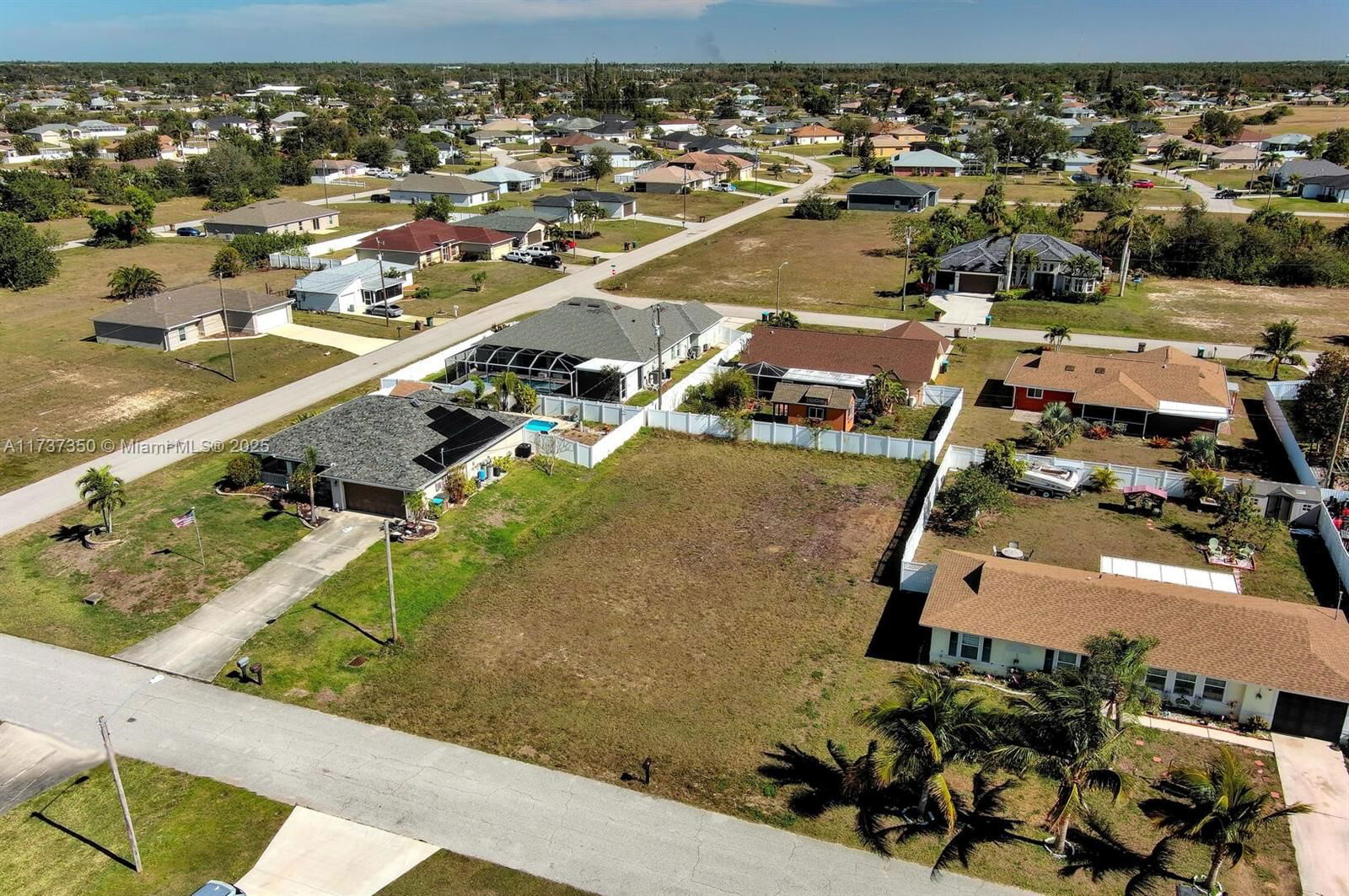 Real estate property located at 2013 18th Ave, Lee, Cape Coral, Cape Coral, FL