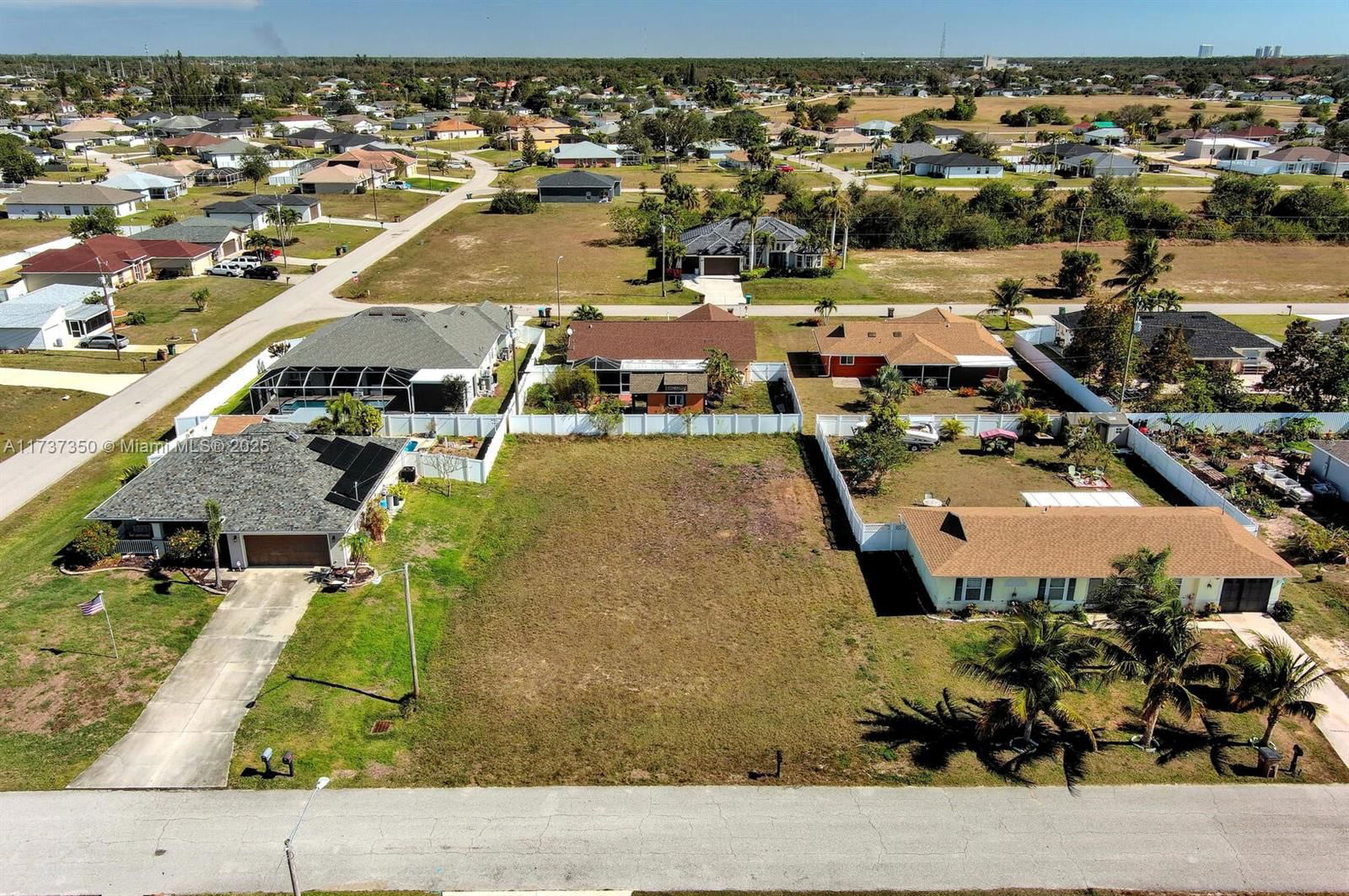 Real estate property located at 2013 18th Ave, Lee, Cape Coral, Cape Coral, FL