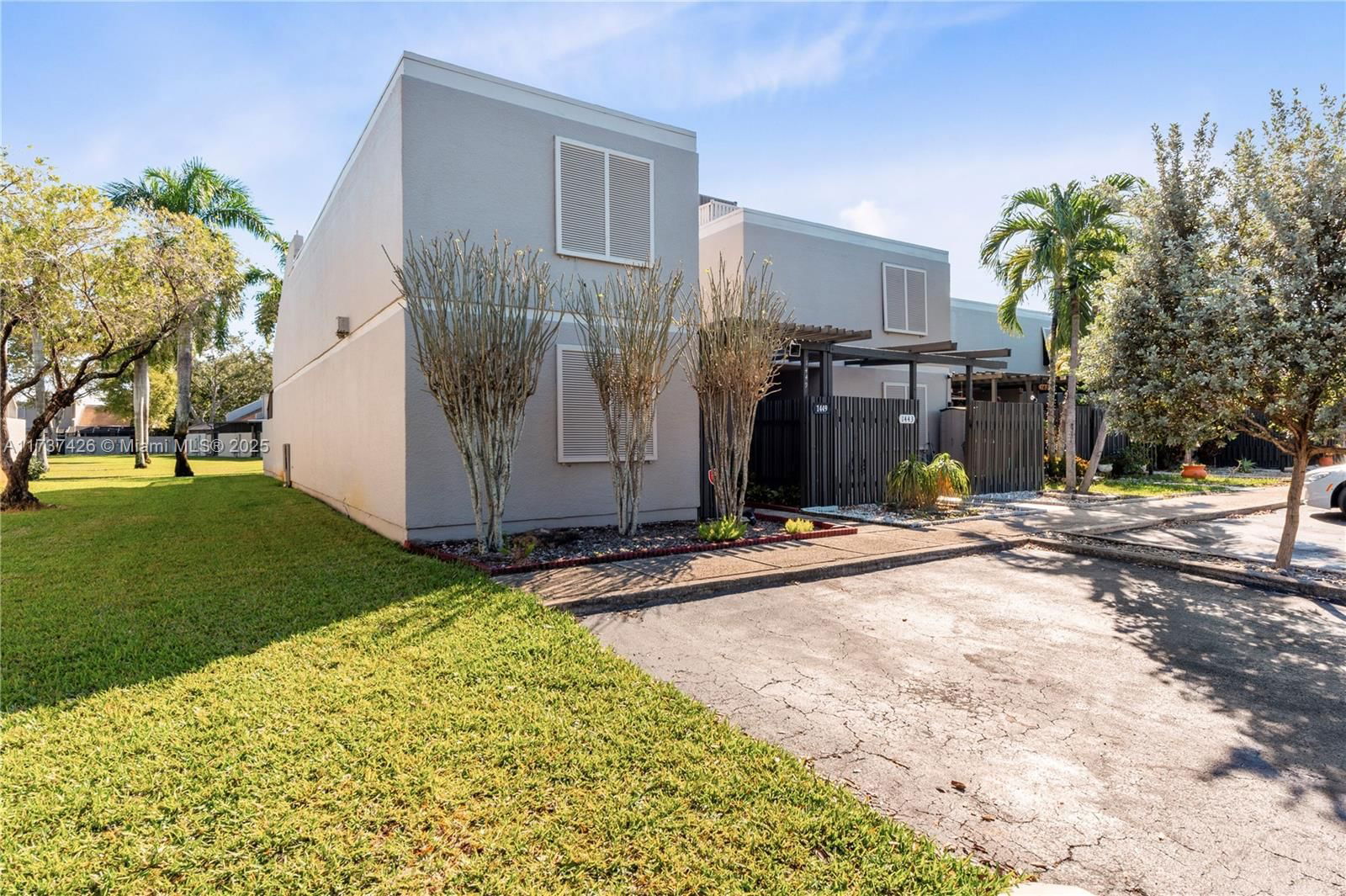 Real estate property located at 1449 113th Way #1449, Broward, Everglades Sugar & Land, Pembroke Pines, FL