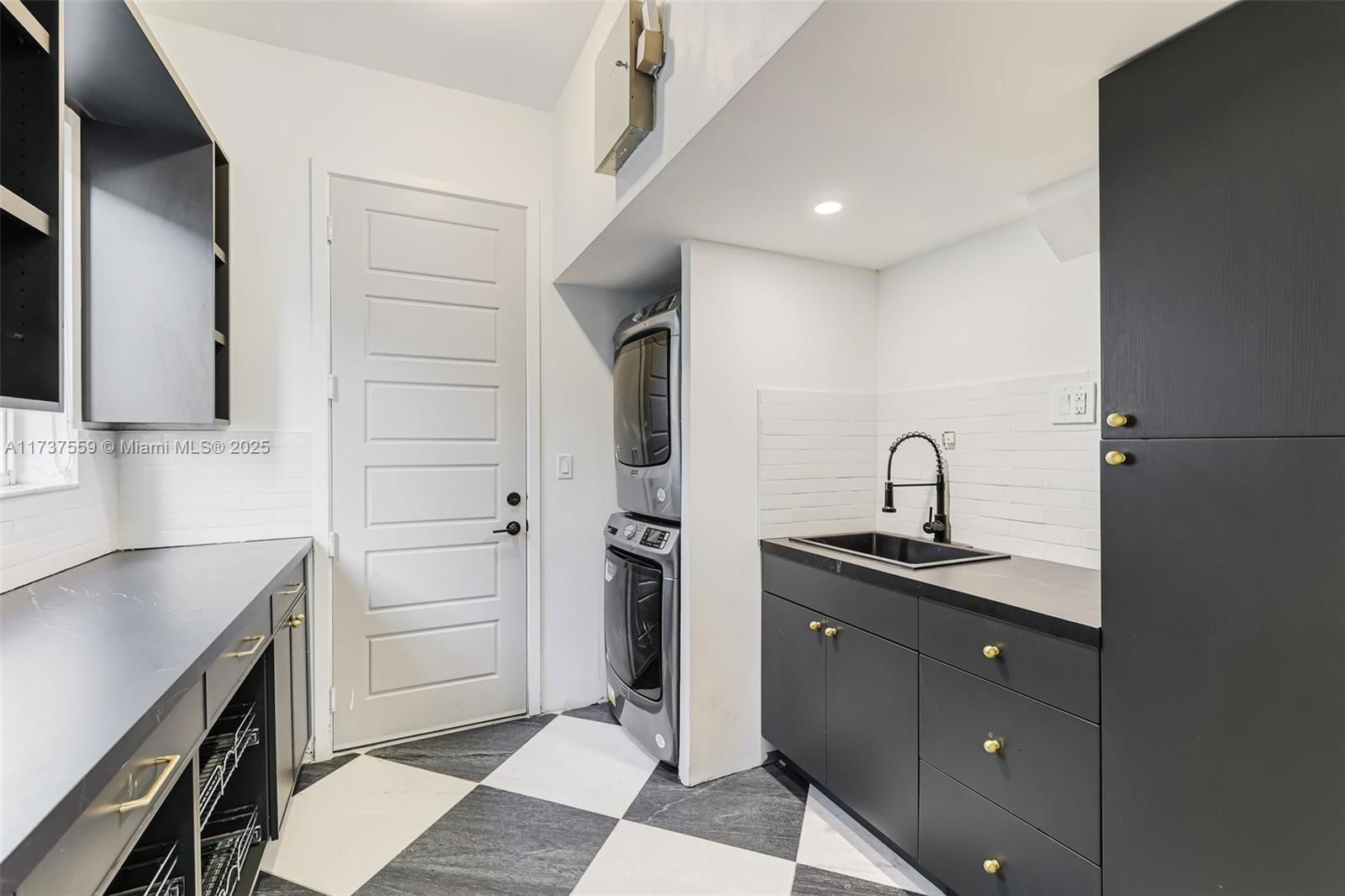 Real estate property located at 15020 176th Ter, Miami-dade, Venetian Parc, Miami, FL