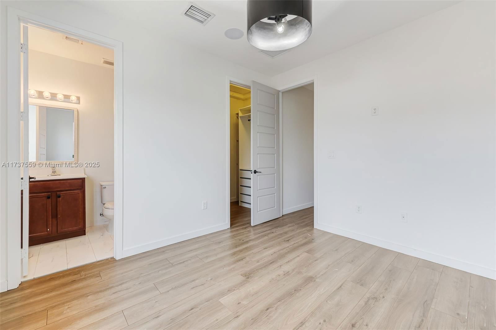 Real estate property located at 15020 176th Ter, Miami-dade, Venetian Parc, Miami, FL