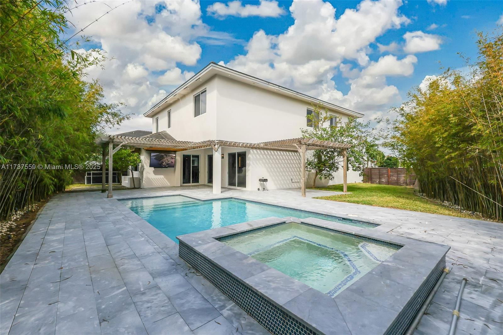 Real estate property located at 15020 176th Ter, Miami-dade, Venetian Parc, Miami, FL