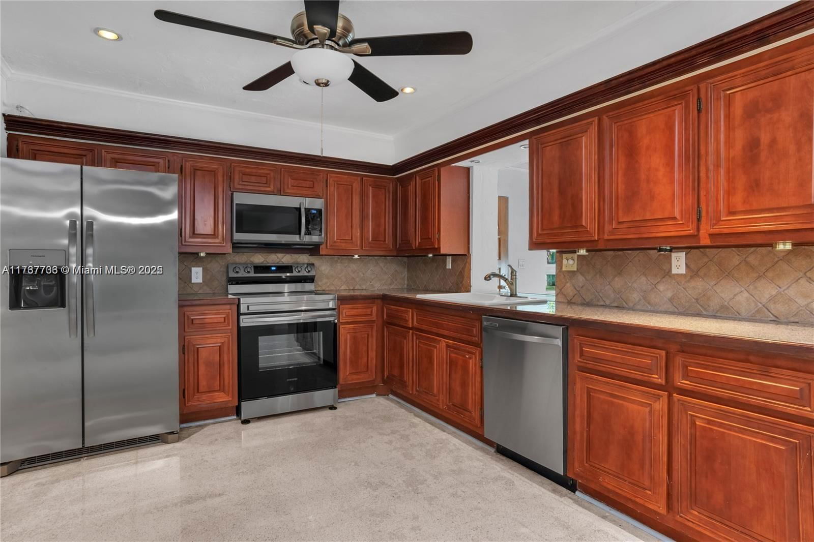 Real estate property located at 617 2nd Pl, Broward, Royal Palm Vista, Dania Beach, FL