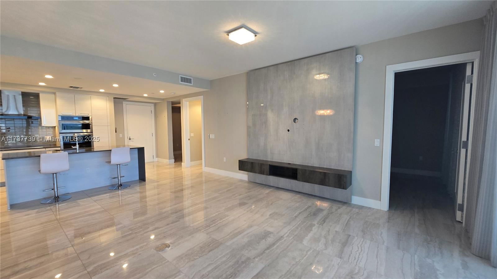 Real estate property located at 100 Las Olas Blvd #2202, Broward, 100 Las Olas Condo, Fort Lauderdale, FL