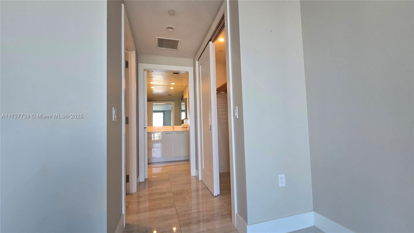 Real estate property located at 100 Las Olas Blvd #2202, Broward, 100 Las Olas Condo, Fort Lauderdale, FL