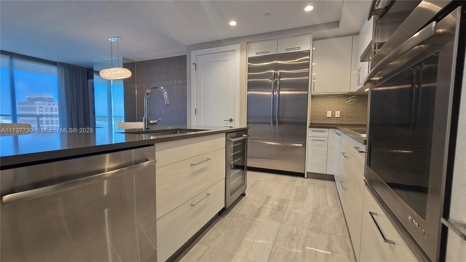 Real estate property located at 100 Las Olas Blvd #2202, Broward, 100 Las Olas Condo, Fort Lauderdale, FL