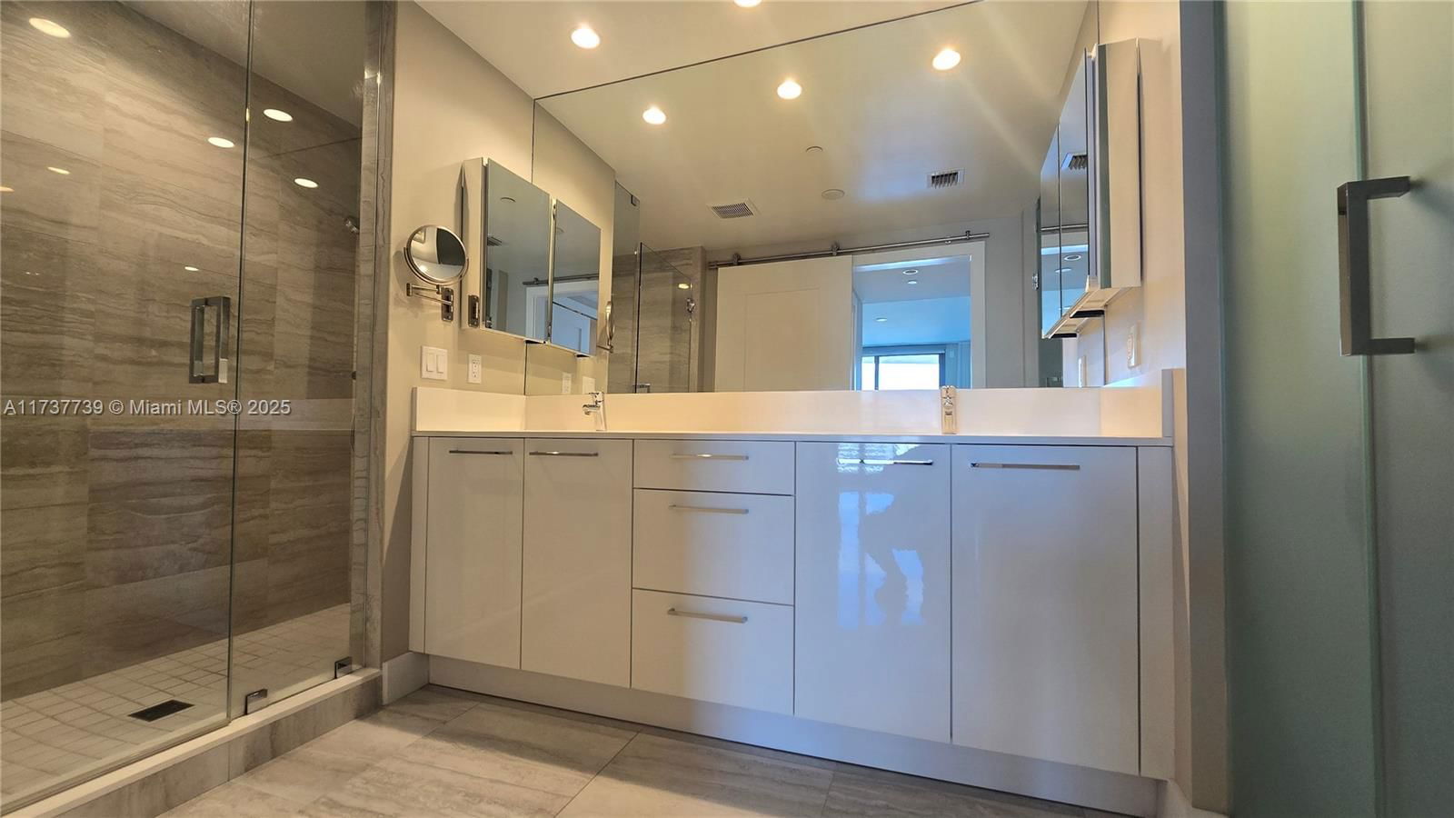 Real estate property located at 100 Las Olas Blvd #2202, Broward, 100 Las Olas Condo, Fort Lauderdale, FL